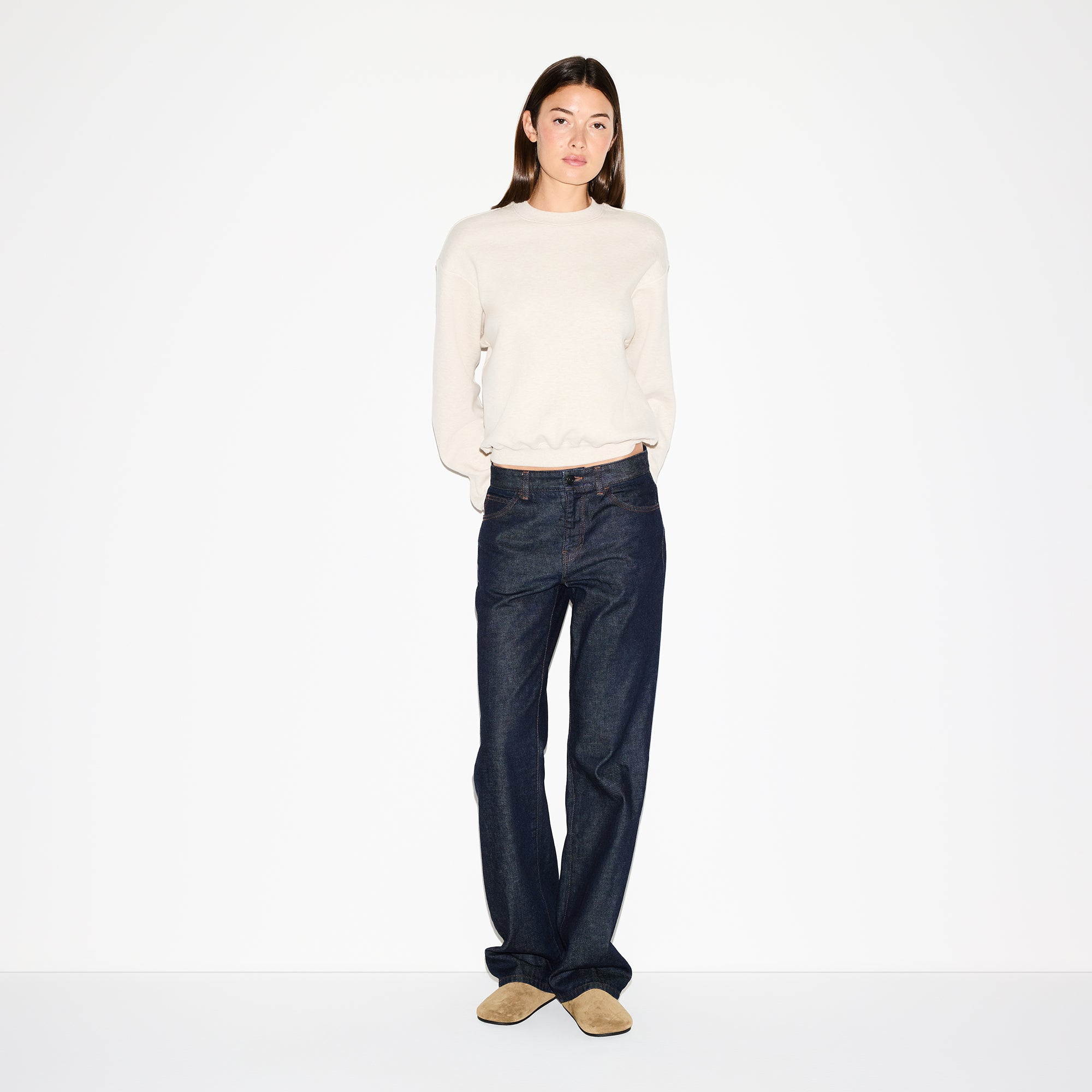COTTON FLEECE CLASSIC CREWNECK | OATMEAL HEATHER ON A MODEL FRONT VIEW @ | FOCUS: 0.0, 1.0, 0.9