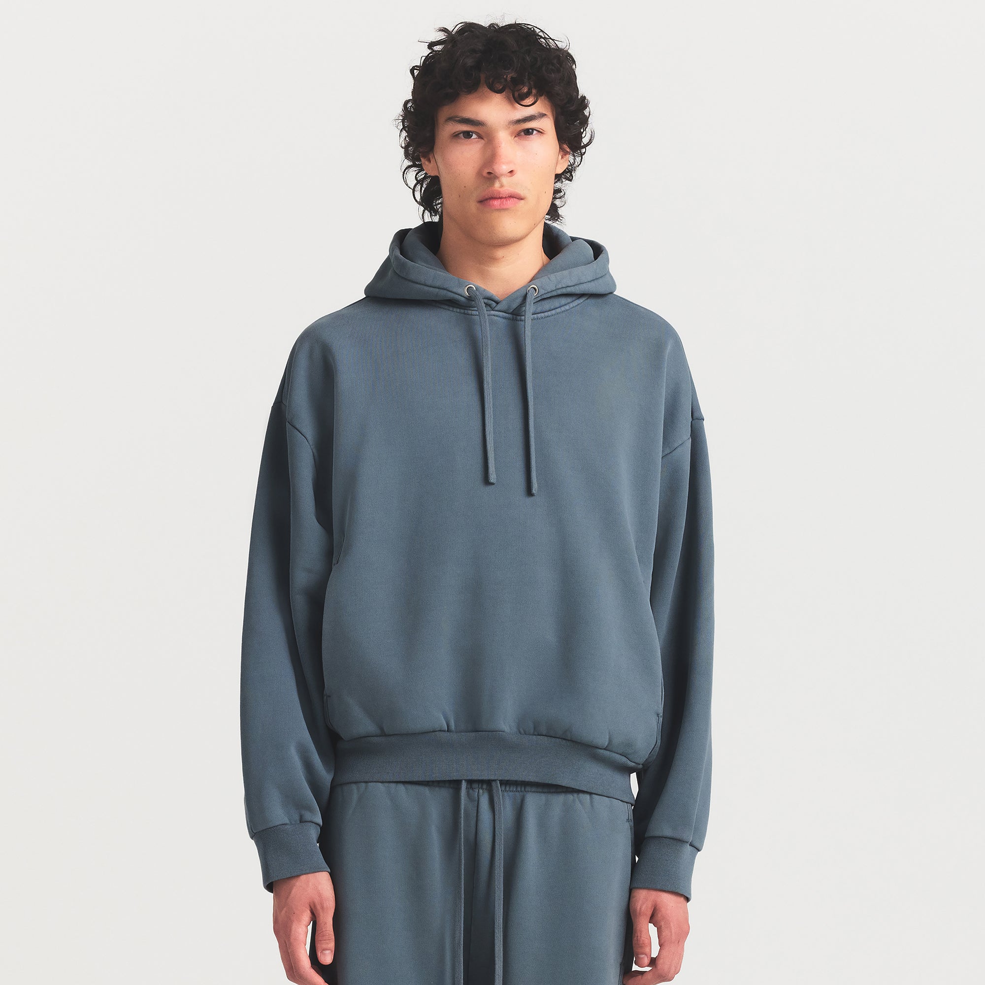 HEAVYWEIGHT FLEECE MENS HOODIE | KYANITE ON A MODEL SIDE VIEW @ | FOCUS: 0.0, 1.0, 0.9
