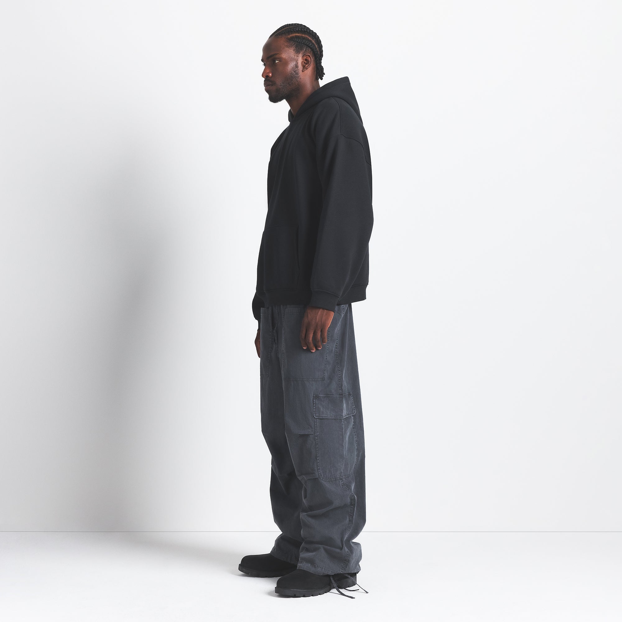 FLEECE LOUNGE MENS RELAXED HOODIE | WASHED ONYX ON A MODEL SIDE VIEW @ | FOCUS: 0.0, 1.0, 0.9