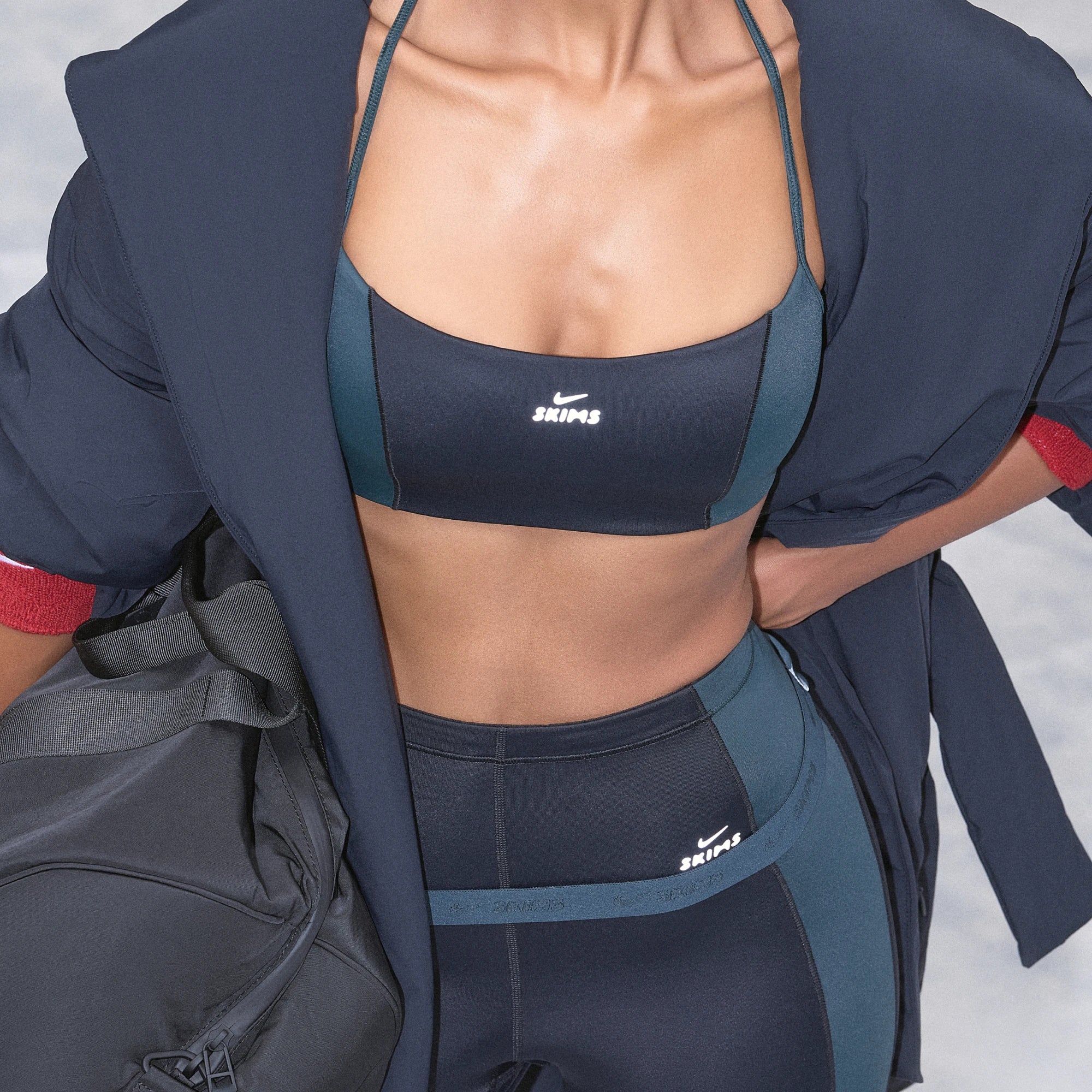 NikeSKIMS SHINE MICRO SCOOP BRA | OBSIDIAN AND DARK TEAL ON A MODEL FRONT VIEW @ | FOCUS: 0.0, 1.0, 0.9