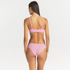 FITS EVERYBODY CHEEKY BRIEF | BUBBLE GUM ON A MODEL SIDE VIEW @ | FOCUS: 0.0, 1.0, 0.9
