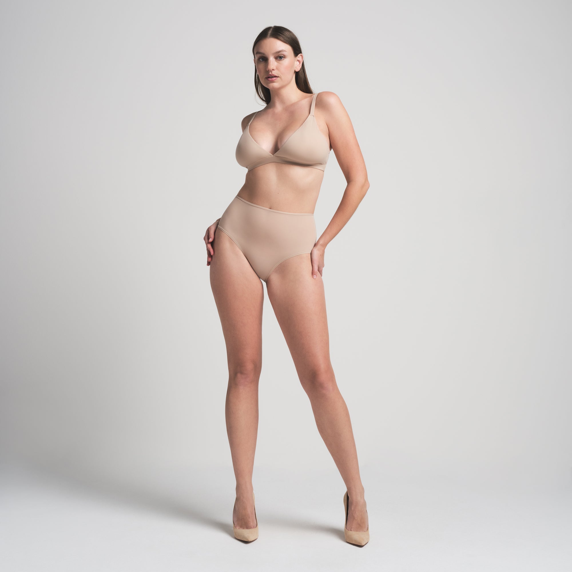 FITS EVERYBODY FULL BRIEF | MICA ON A MODEL FRONT VIEW | FOCUS: 0.0, 1.0, 0.9