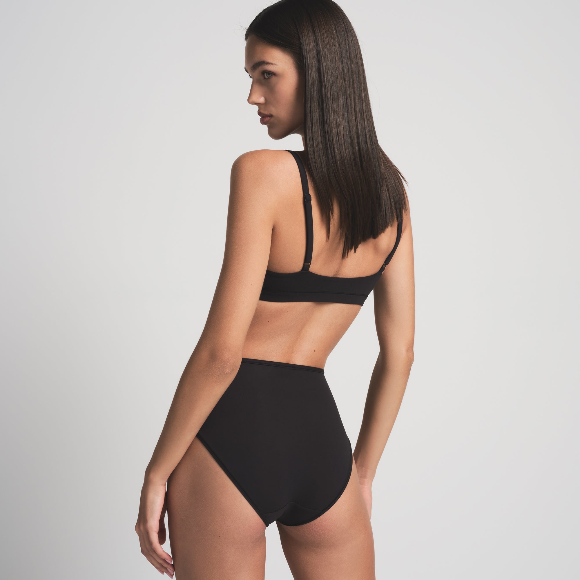 FITS EVERYBODY FULL BRIEF | ONYX ON A MODEL BACK VIEW | FOCUS: 0.0, 1.0, 0.9