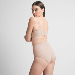 SEAMLESS SCULPT MID WAIST BRIEF | MICA ON A MODEL BACK VIEW | FOCUS: 0.0, 1.0, 0.9