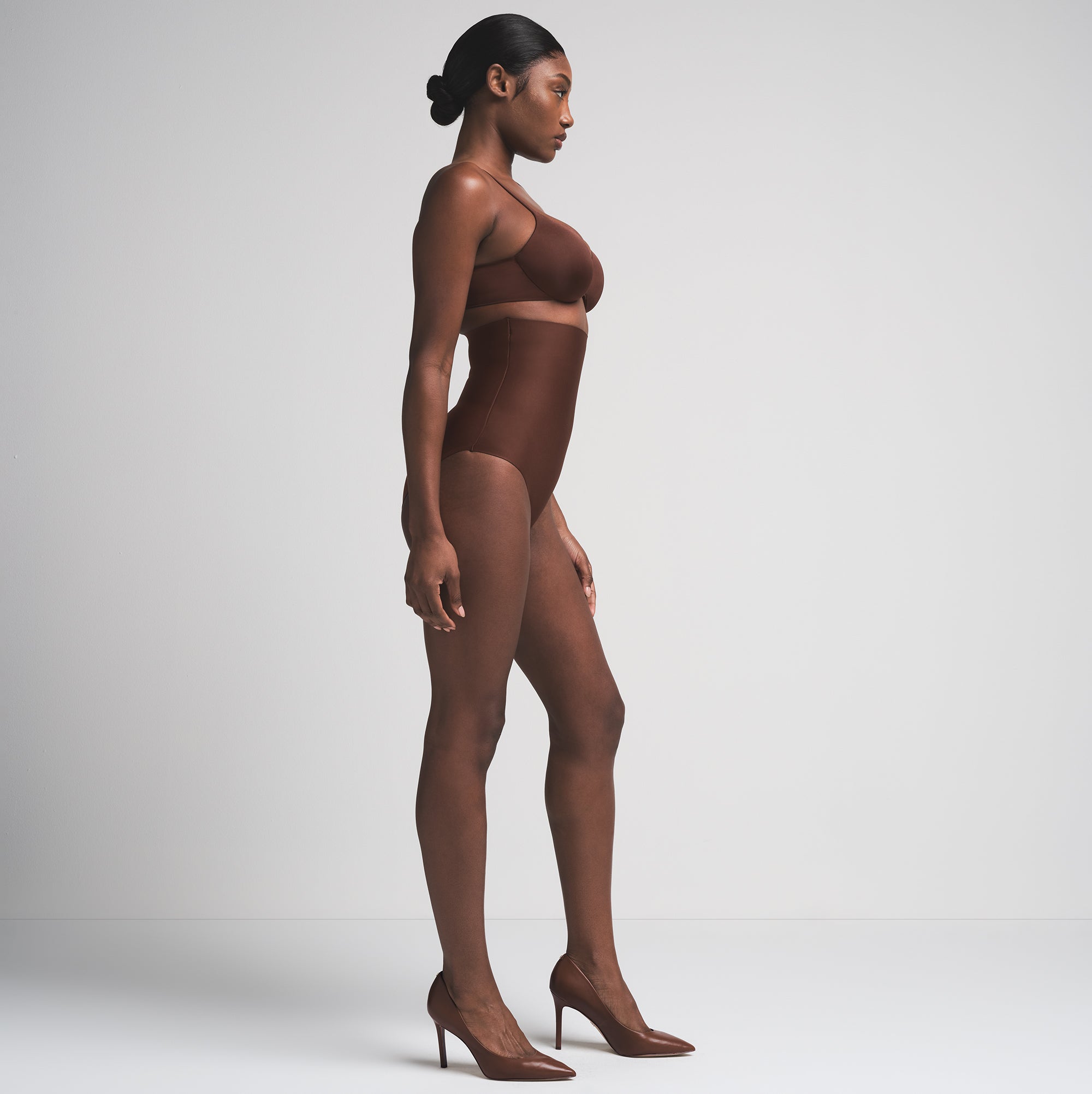 SKIMS BODY CORE SCULPT HIGH-WAISTED BRIEF | COCOA  ON A MODEL SIDE VIEW