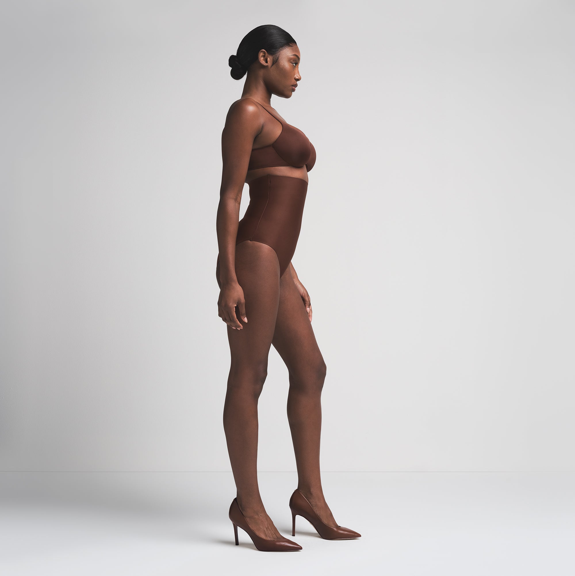SKIMS BODY CORE SCULPT HIGH-WAISTED BRIEF | COCOA  ON A MODEL SIDE VIEW