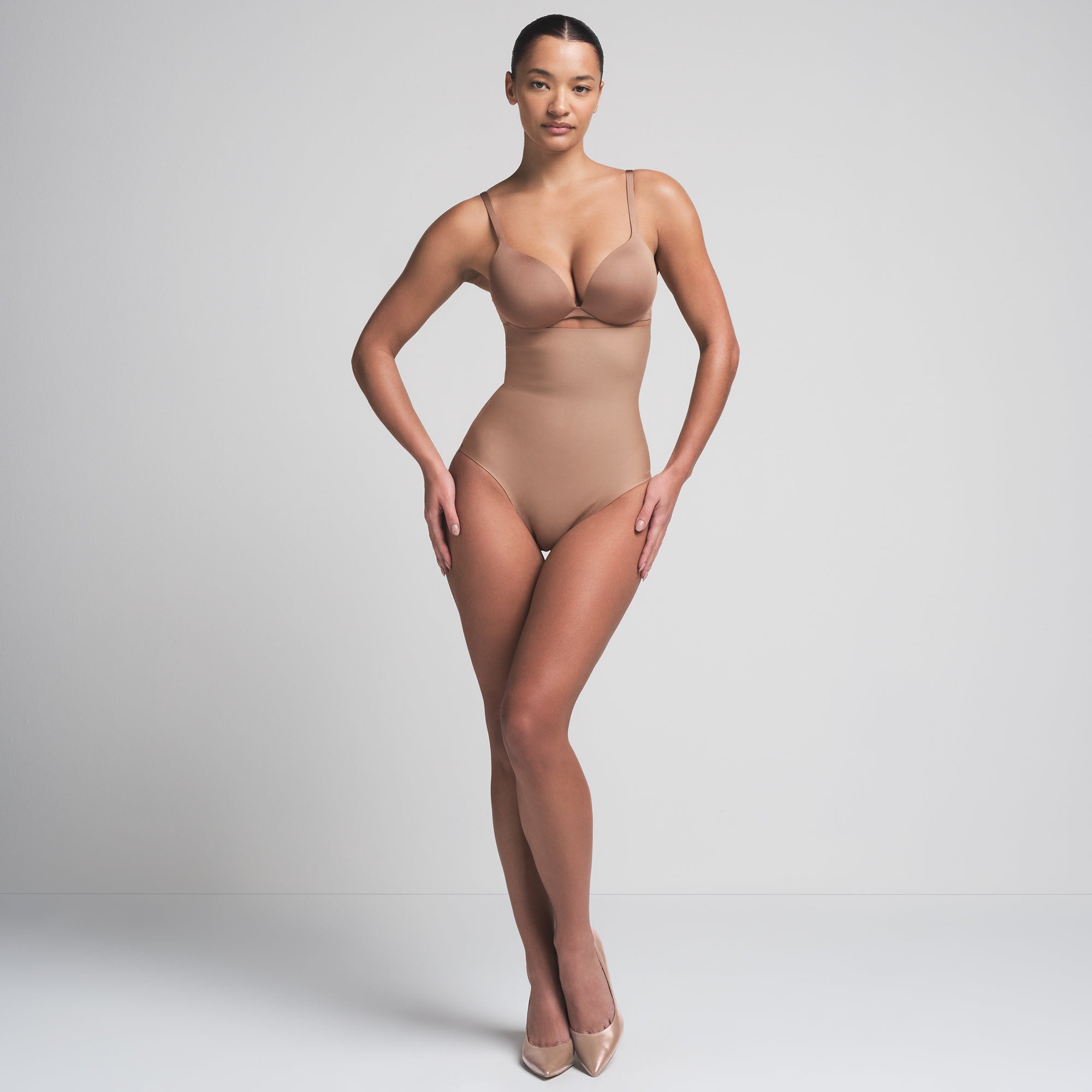SKIMS BODY CORE SCULPT HIGH-WAISTED BRIEF | SIENNA  ON A MODEL FRONT VIEW