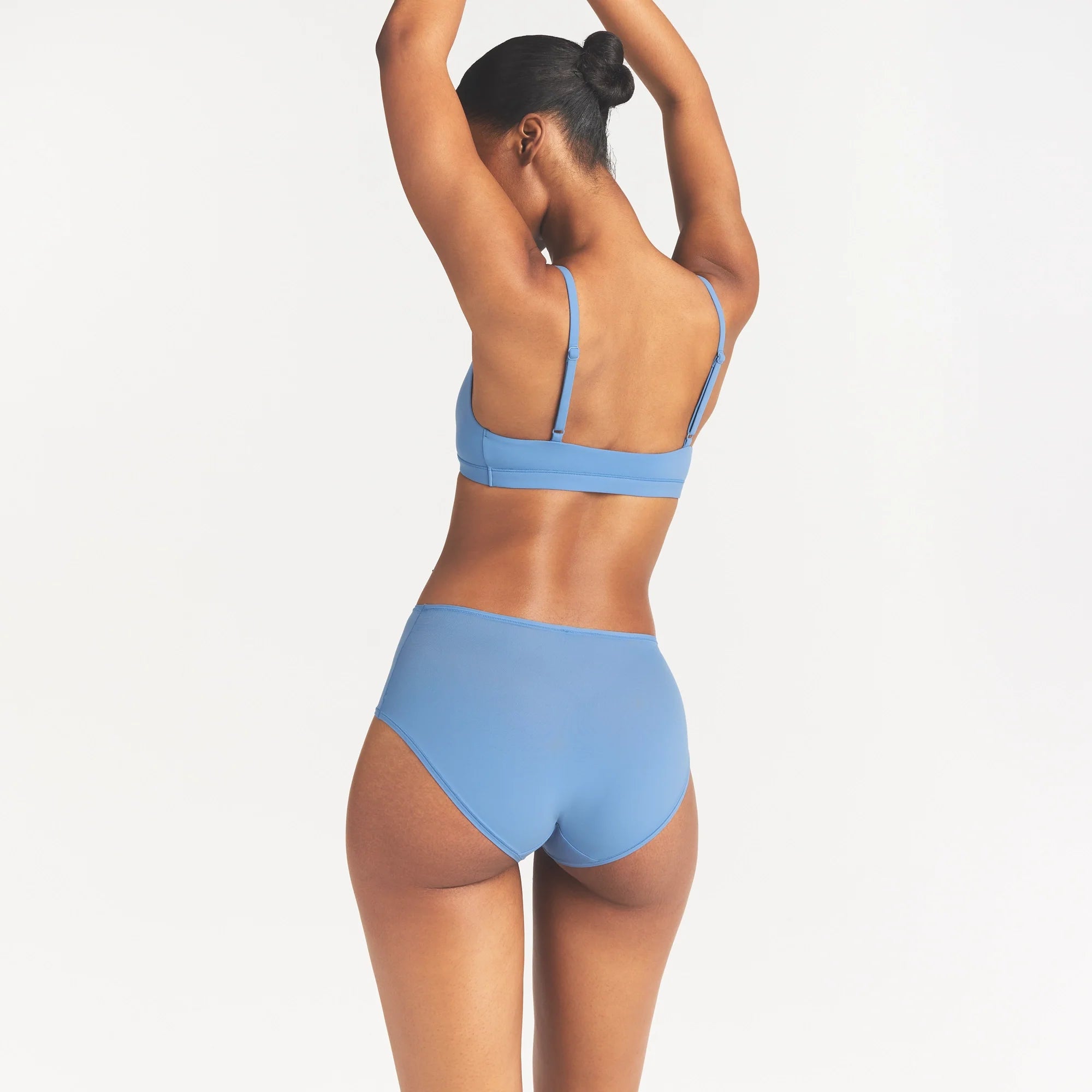 FITS EVERYBODY FULL BRIEF | ARCTIC ON A MODEL SIDE VIEW @ | FOCUS: 0.0, 1.0, 0.9