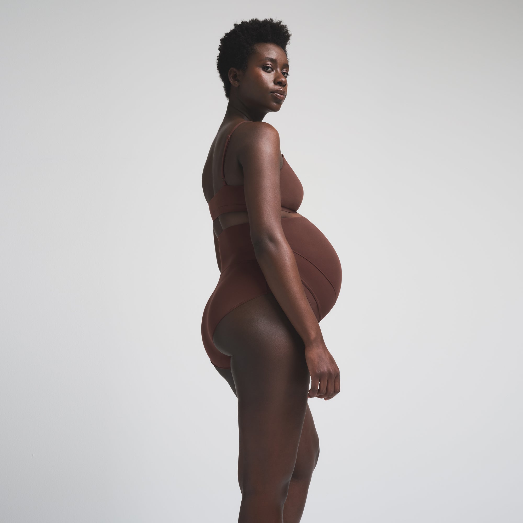 FITS EVERYBODY MATERNITY BANDED HIGH-WAISTED BRIEF | COCOA ON A MODEL SIDE VIEW | FOCUS: 0.0, 1.0, 0.9
