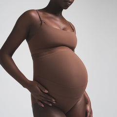 FITS EVERYBODY MATERNITY BANDED HIGH-WAISTED BRIEF | JASPER ON A MODEL SIDE VIEW | FOCUS: 0.0, 1.0, 0.9