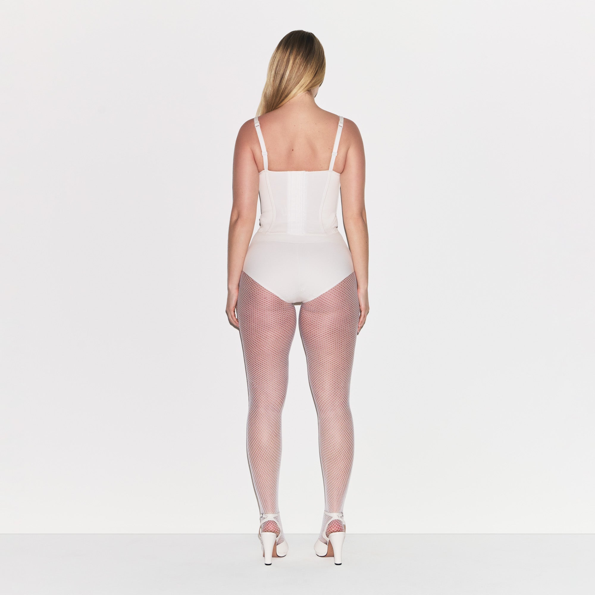 COTTON SHAPEWEAR HIGH-WAISTED BRIEF | MARBLE ON A MODEL BACK VIEW | FOCUS: 0.0, 1.0, 0.9
