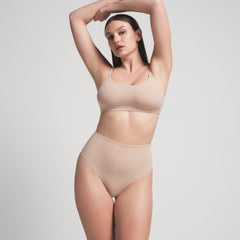 FITS EVERYBODY HIGH-WAISTED THONG | MICA ON A MODEL FRONT VIEW | FOCUS: 0.0, 1.0, 0.9