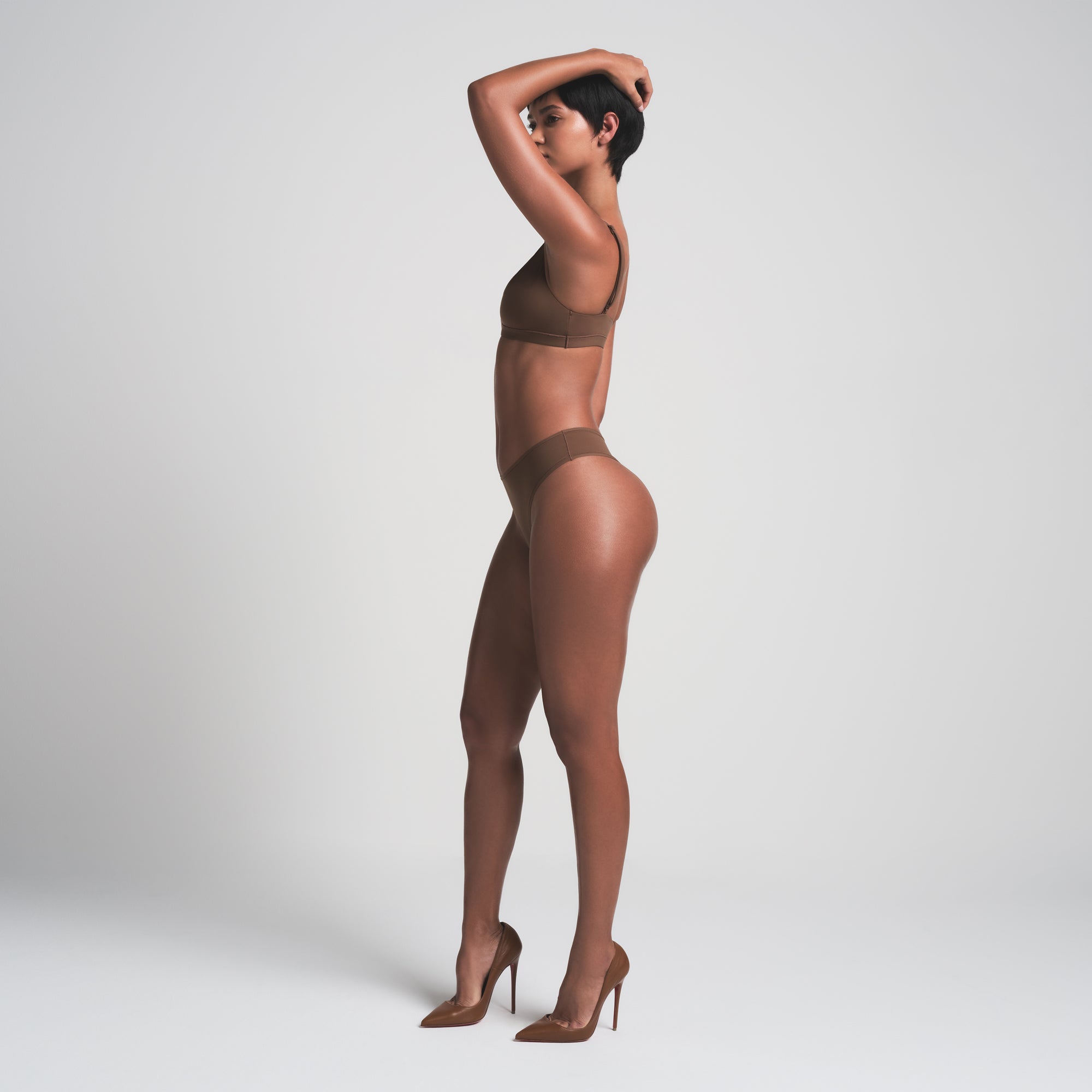 FITS EVERYBODY THONG | JASPER ON A MODEL SIDE VIEW | FOCUS: 0.0, 1.0, 0.9