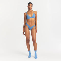 FITS EVERYBODY DIPPED FRONT THONG | ARCTIC ON A MODEL FRONT VIEW @ | FOCUS: 0.0, 1.0, 0.9