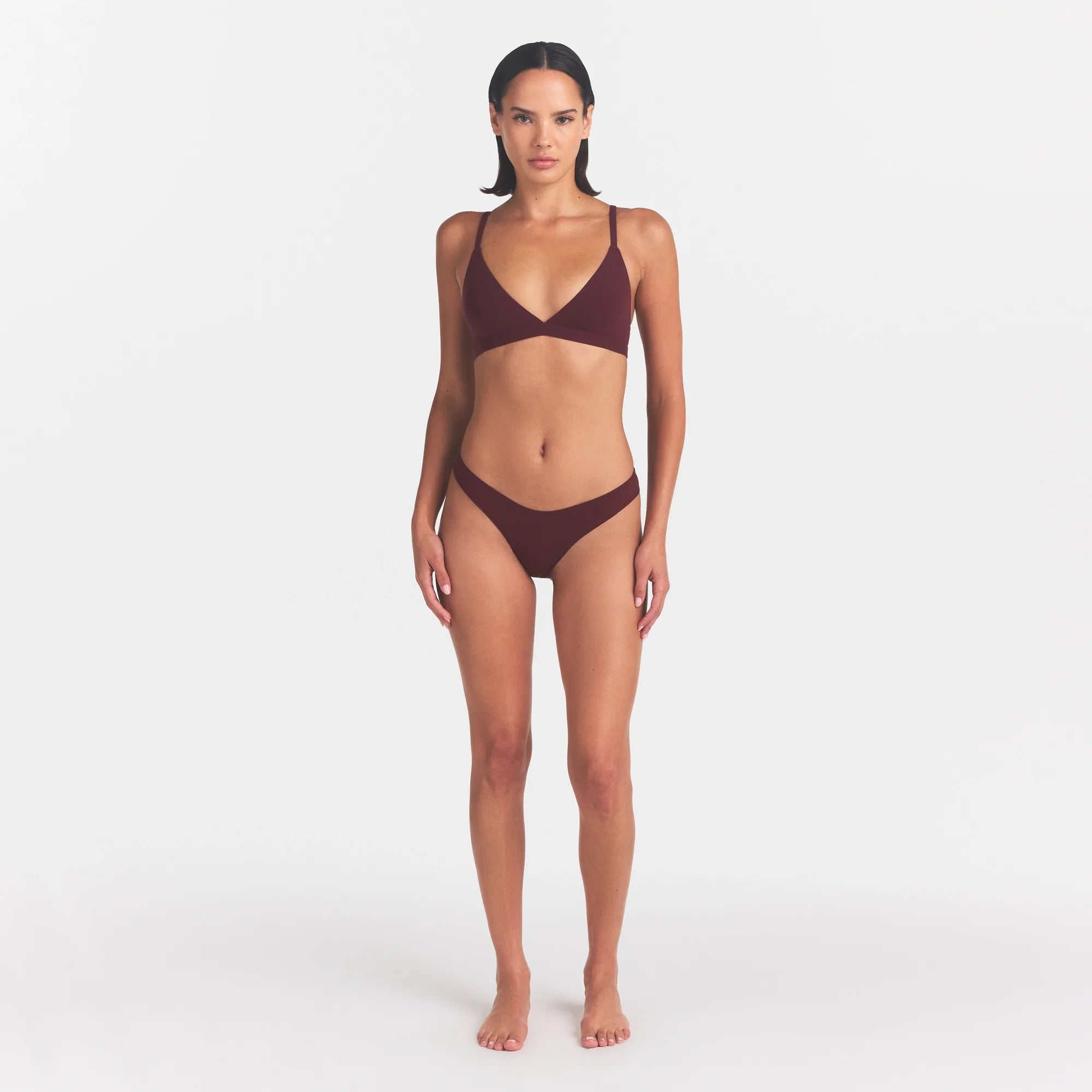 FITS EVERYBODY DIPPED FRONT THONG | CURRANT ON A MODEL | FOCUS: 0.0, 1.0, 0.9