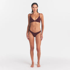 FITS EVERYBODY DIPPED FRONT THONG | CURRANT ON A MODEL | FOCUS: 0.0, 1.0, 0.9