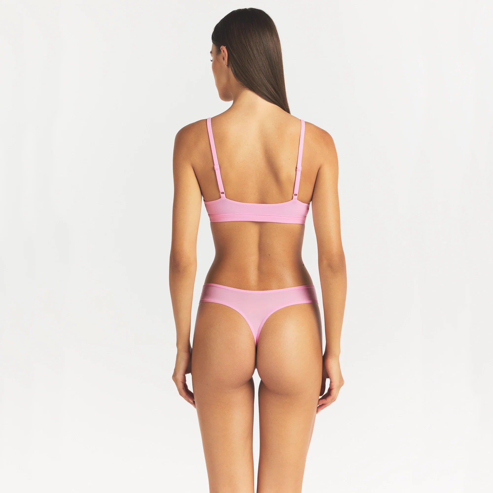 FITS EVERYBODY THONG | BUBBLE GUM ON A MODEL SIDE VIEW @ | FOCUS: 0.0, 1.0, 0.9