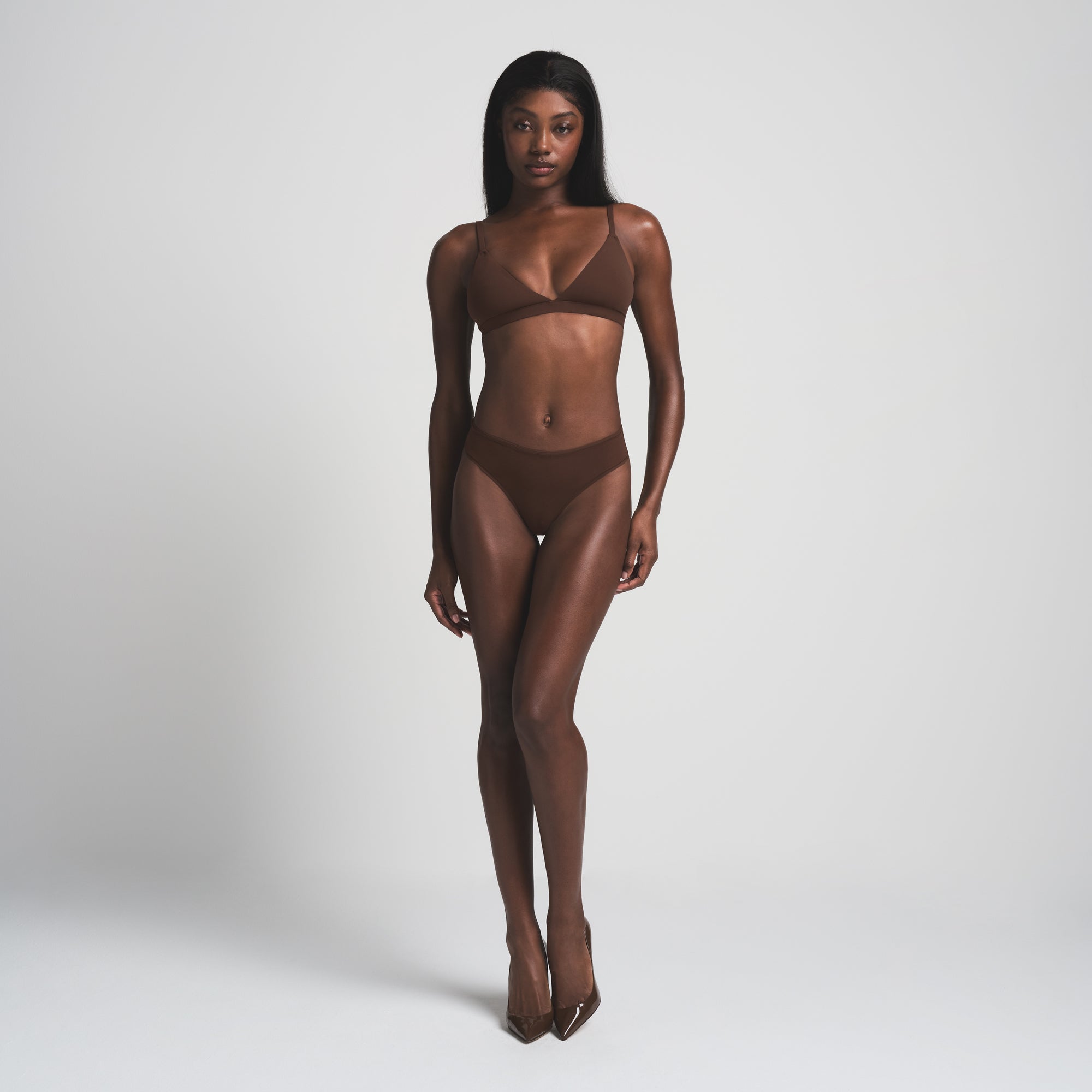 FITS EVERYBODY THONG IN COCOA ON A MODEL FRONT VIEW  | FOCUS: 0.0, 1.0, 0.9