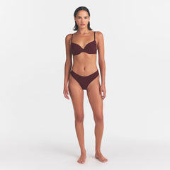 FITS EVERYBODY THONG | CURRANT & LAYS FLAT ON A WHITE BACKGROUND | FLT @ | FOCUS: 0.0, 1.0, 0.9