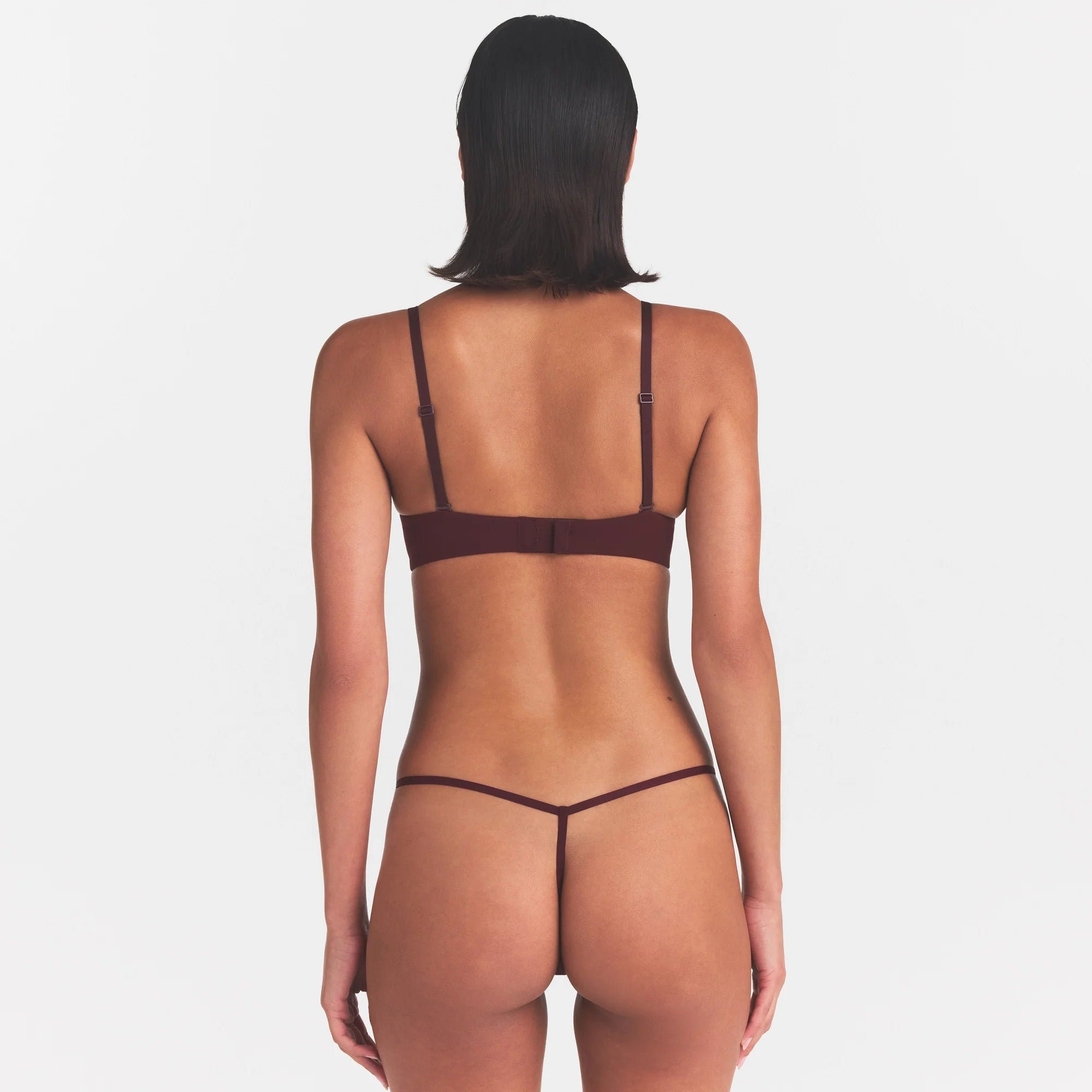 FITS EVERYBODY T-STRING THONG | CURRANT & LAYS FLAT ON A WHITE BACKGROUND | FLT