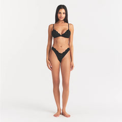 FITS EVERYBODY LACE DIPPED THONG | ONYX ON A MODEL BACK VIEW @ | FOCUS: 0.0, 1.0, 0.9