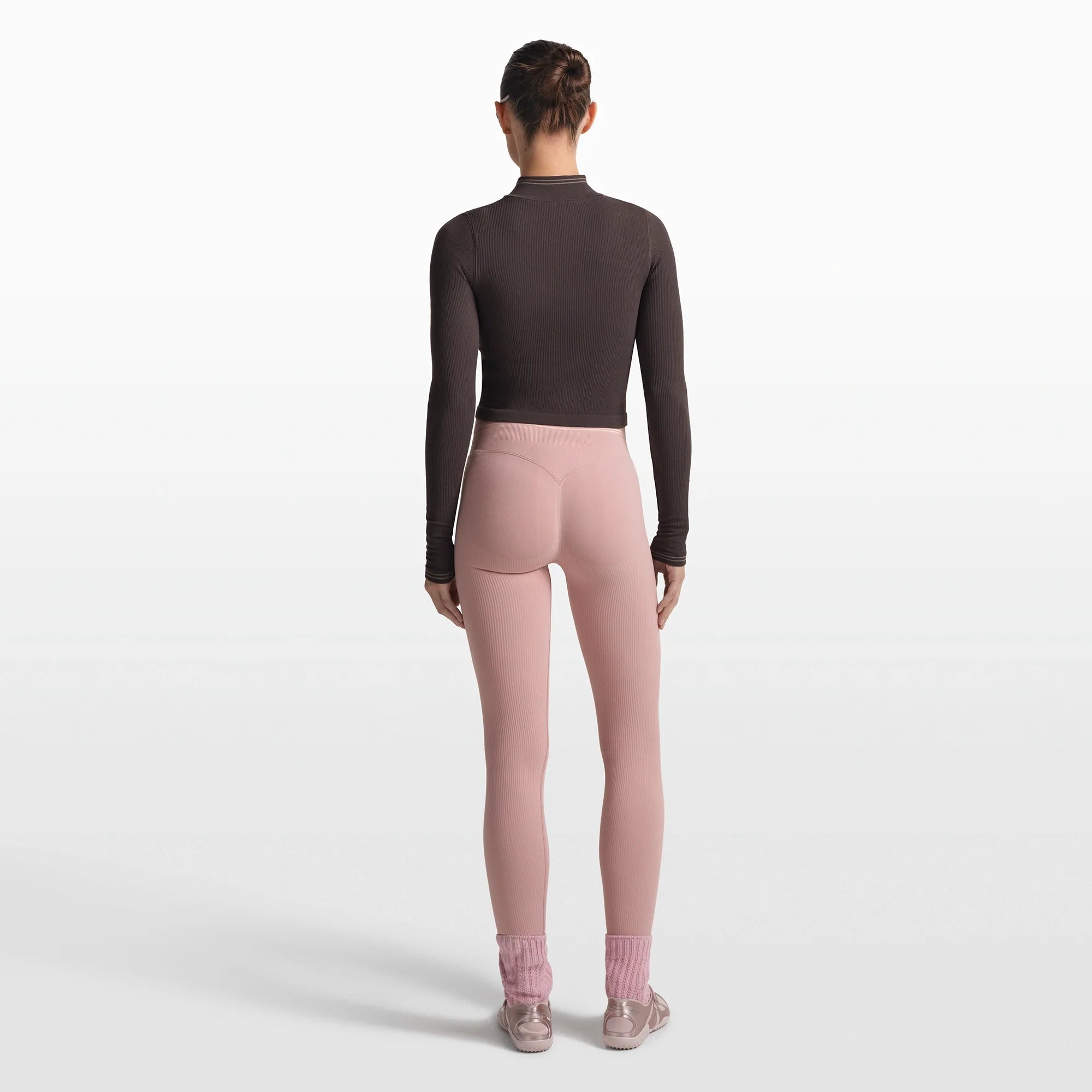 NikeSKIMS RIBBED SEAMLESS 26" LEGGING | HIMALAYAN/ECRU ON A MODEL FRONT VIEW @ | FOCUS: 0.0, 1.0, 0.9