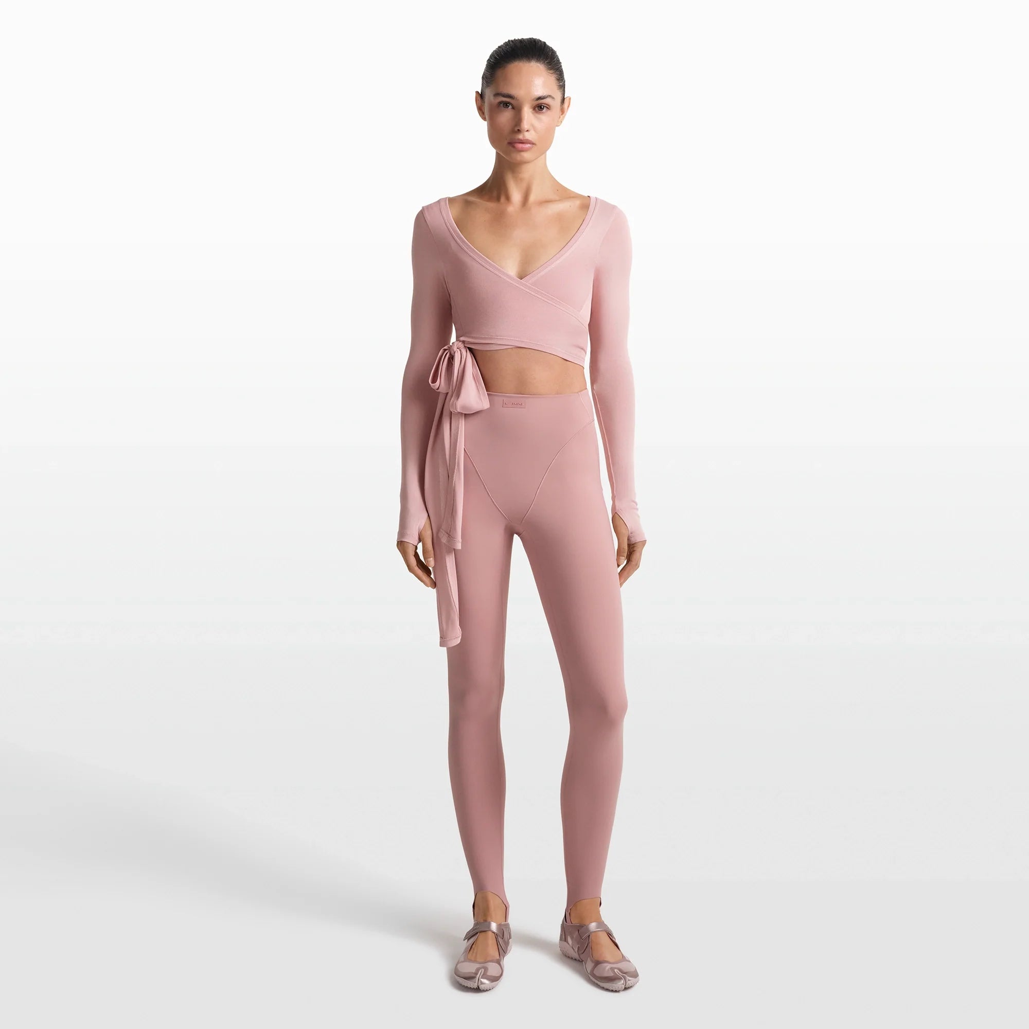 NikeSKIMS MATTE V-LINE STIRRUP LEGGING | HIMALAYAN ON A MODEL FRONT VIEW @ | FOCUS: 0.0, 1.0, 0.9