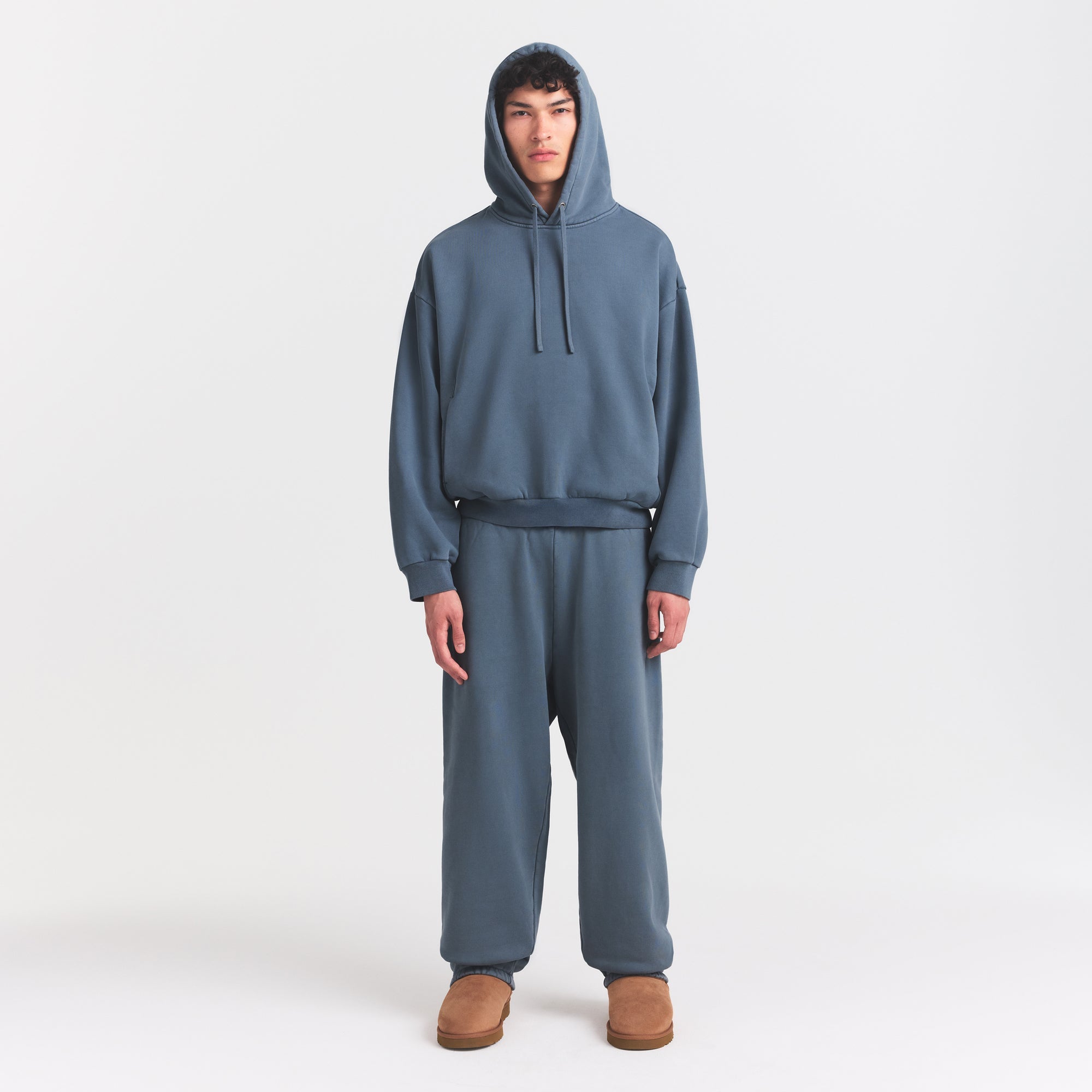 HEAVYWEIGHT FLEECE MENS JOGGER | KYANITE ON A MODEL FRONT VIEW @ | FOCUS: 0.0, 1.0, 0.9