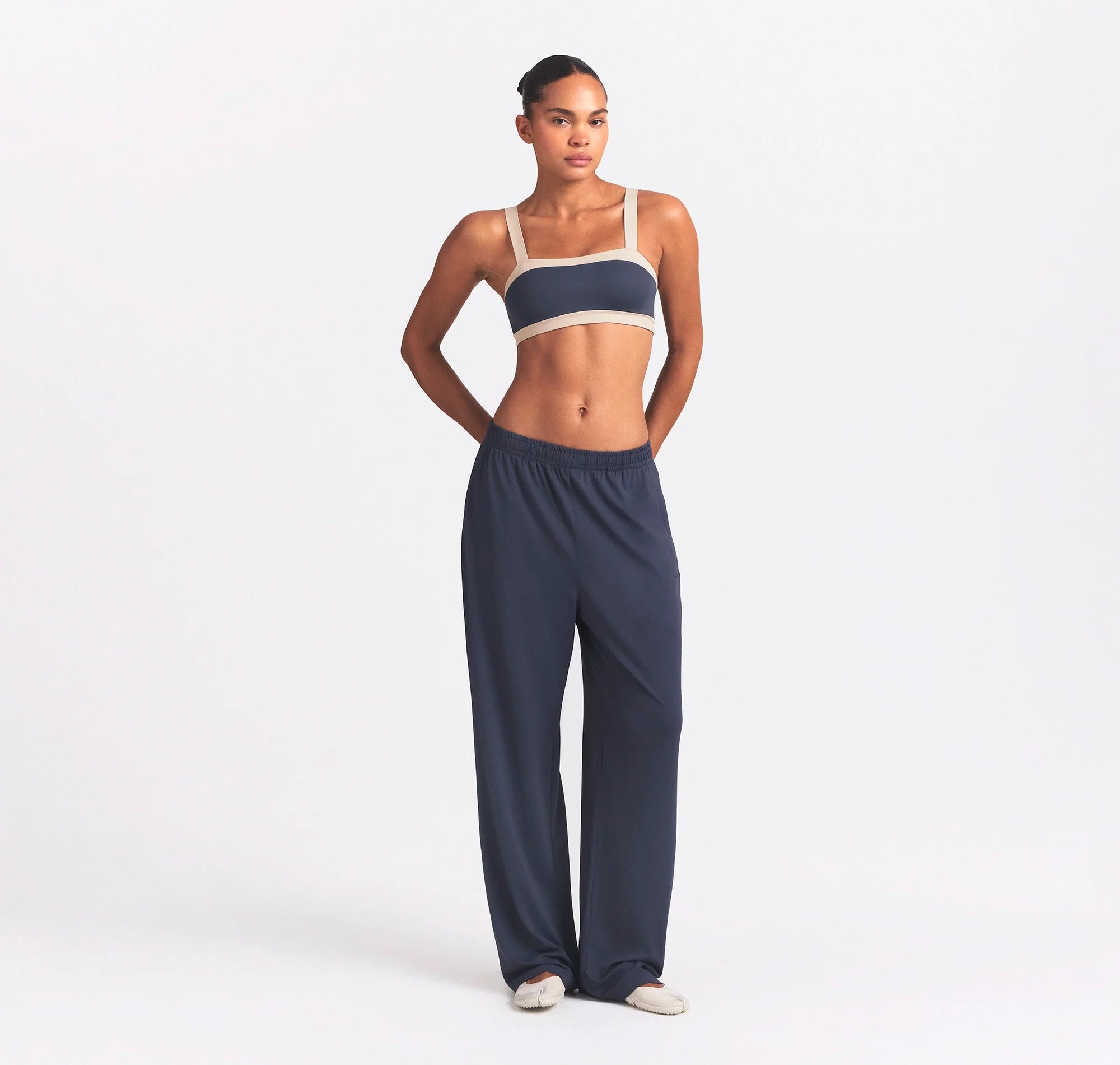 NikeSKIMS AIRY WIDE LEG PANT | DEEP ROYAL ON A MODEL FRONT VIEW @ | FOCUS: 0.0, 1.0, 0.9