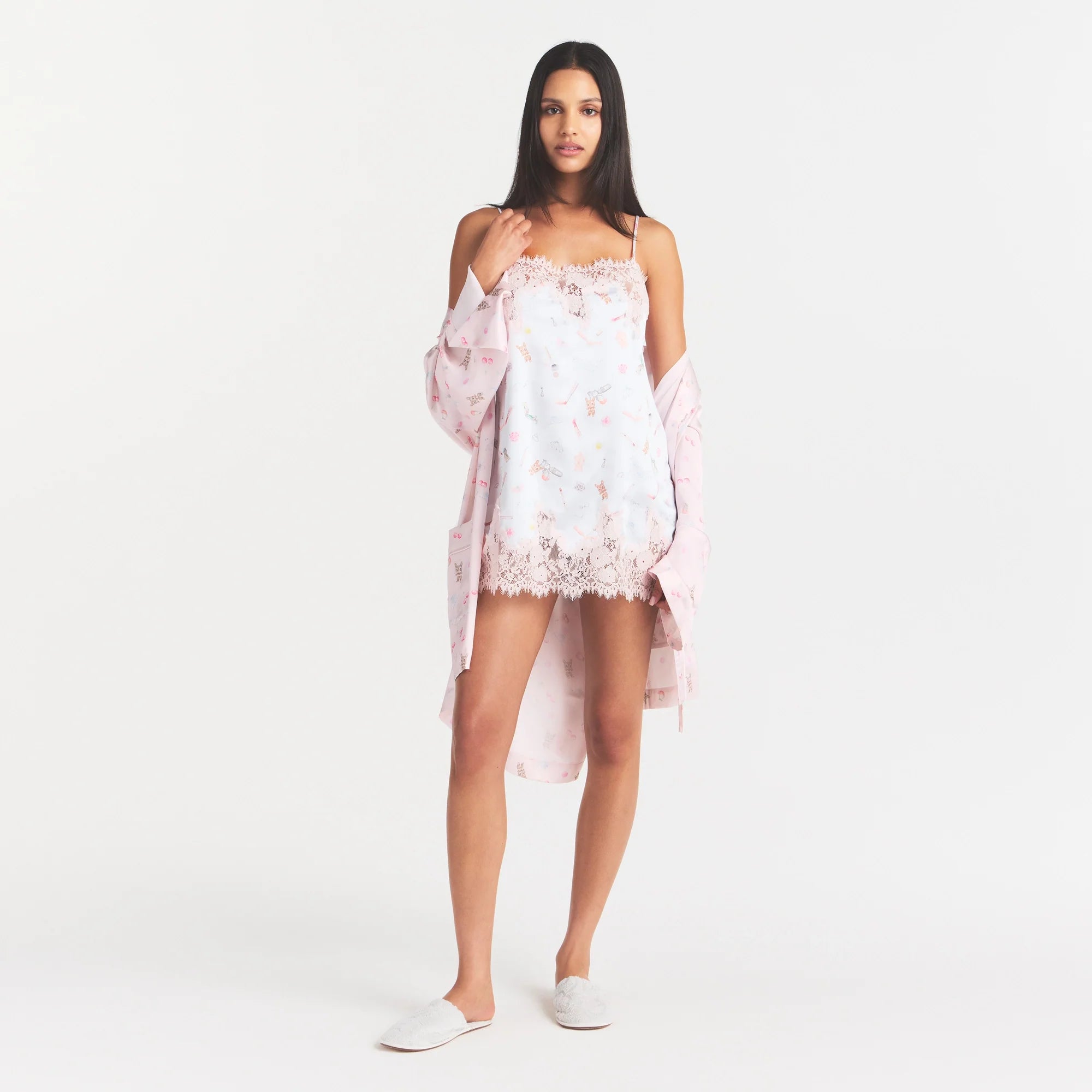 WOVEN SHINE ROBE | BARELY PINK SNACK BAG ON A MODEL FRONT VIEW @ | FOCUS: 0.0, 1.0, 0.9