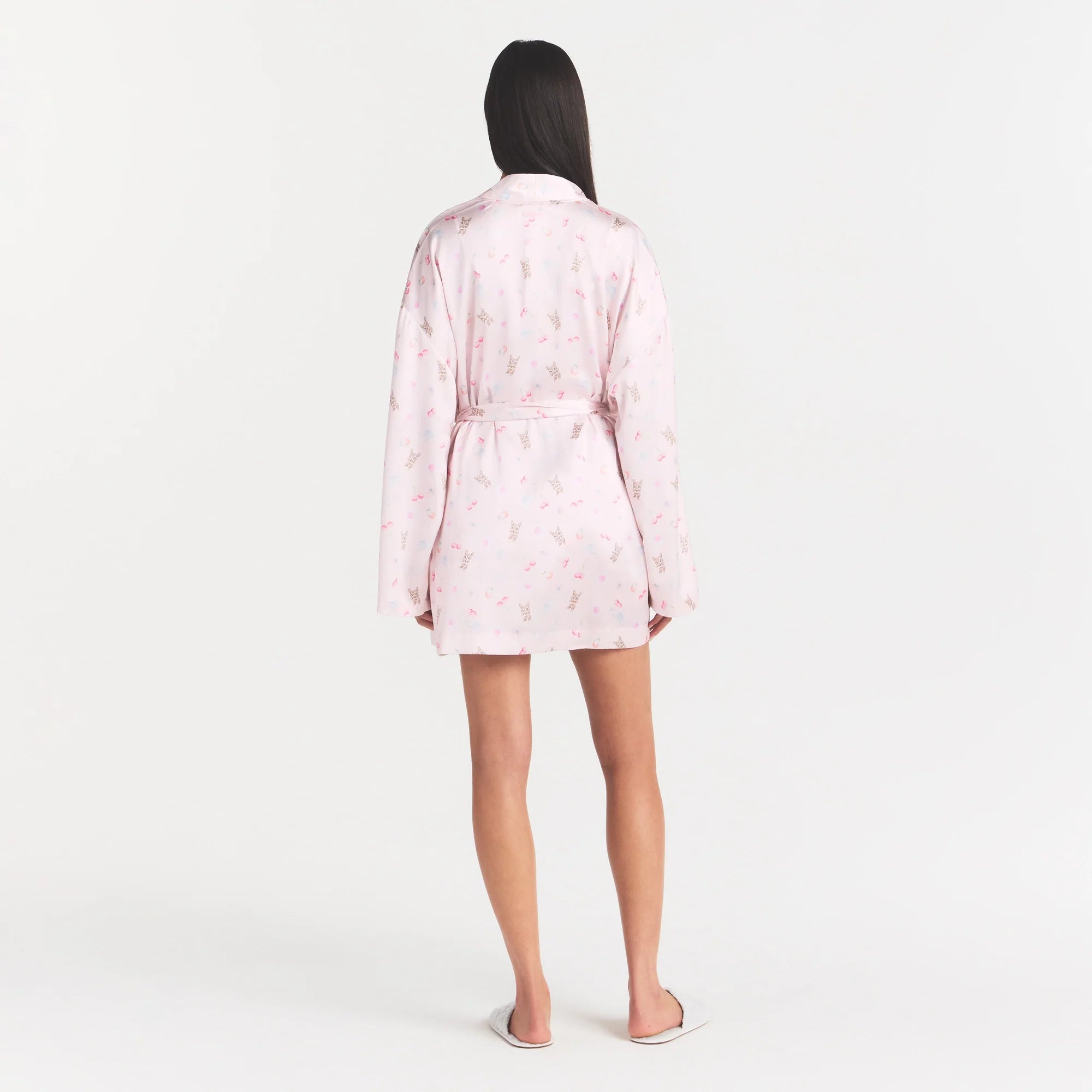 WOVEN SHINE ROBE | BARELY PINK SNACK BAG ON A MODEL FRONT VIEW @ | FOCUS: 0.0, 1.0, 0.9