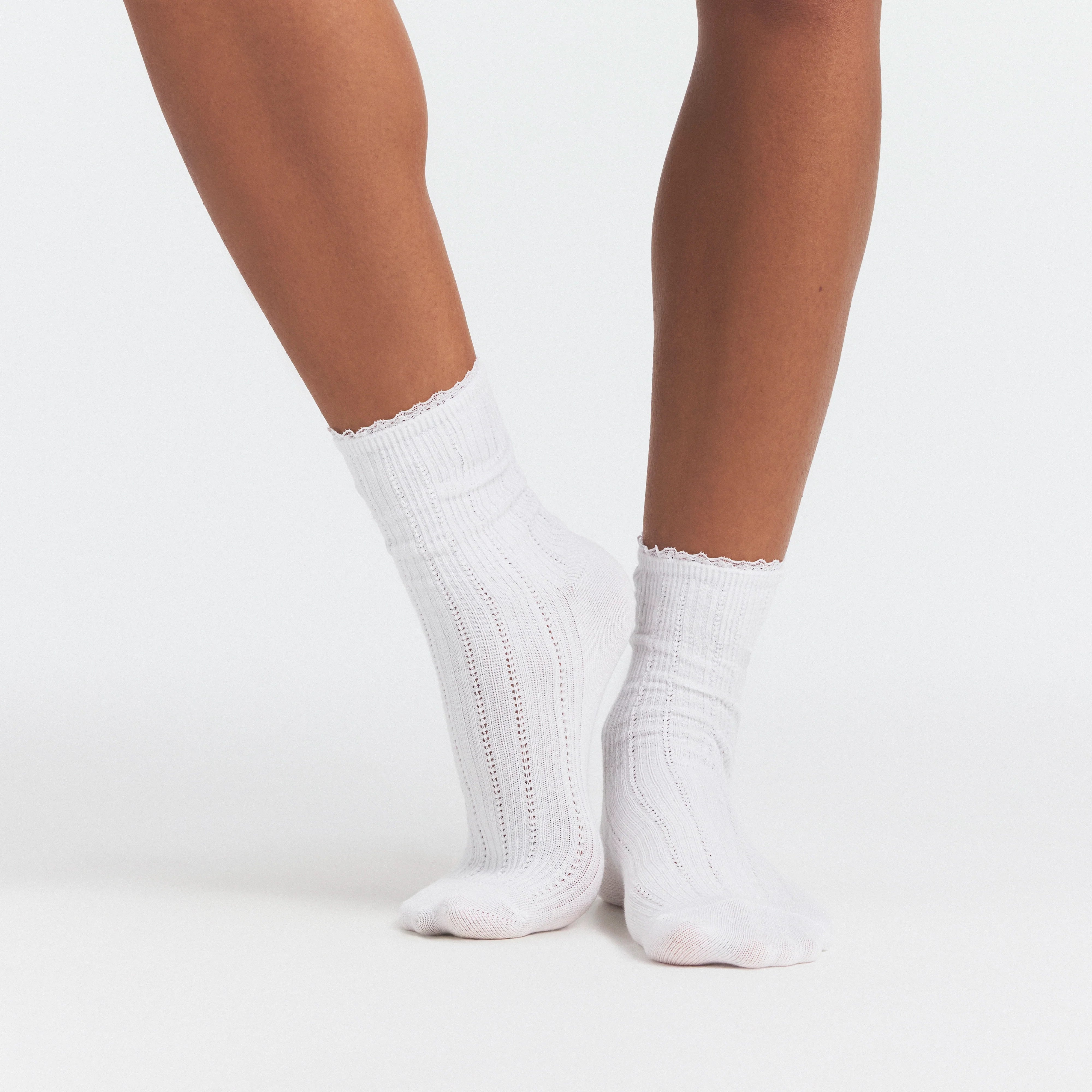 TEXTURED SOCK 3-PACK | SNOW HORSESHOE MULTI ON A MODEL FRONT VIEW
