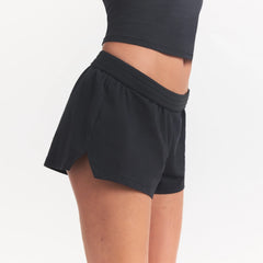 COTTON JERSEY LOOSE SHORT | SOOT ON A MODEL SIDE VIEW @ | FOCUS: 0.0, 1.0, 0.9
