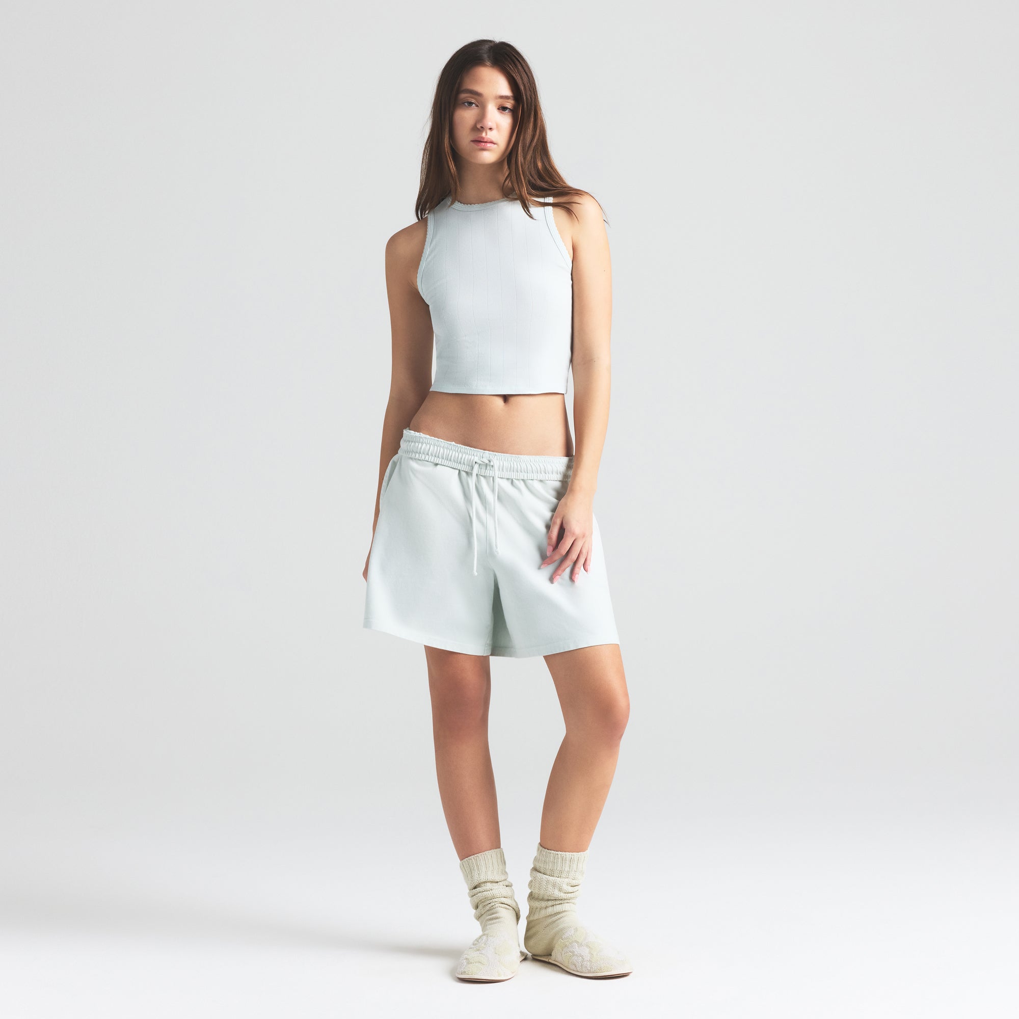 OUTDOOR HEAVY JERSEY LONG SHORT | FROST ON A MODEL FRONT VIEW | FOCUS: 0.0, 1.0, 0.9