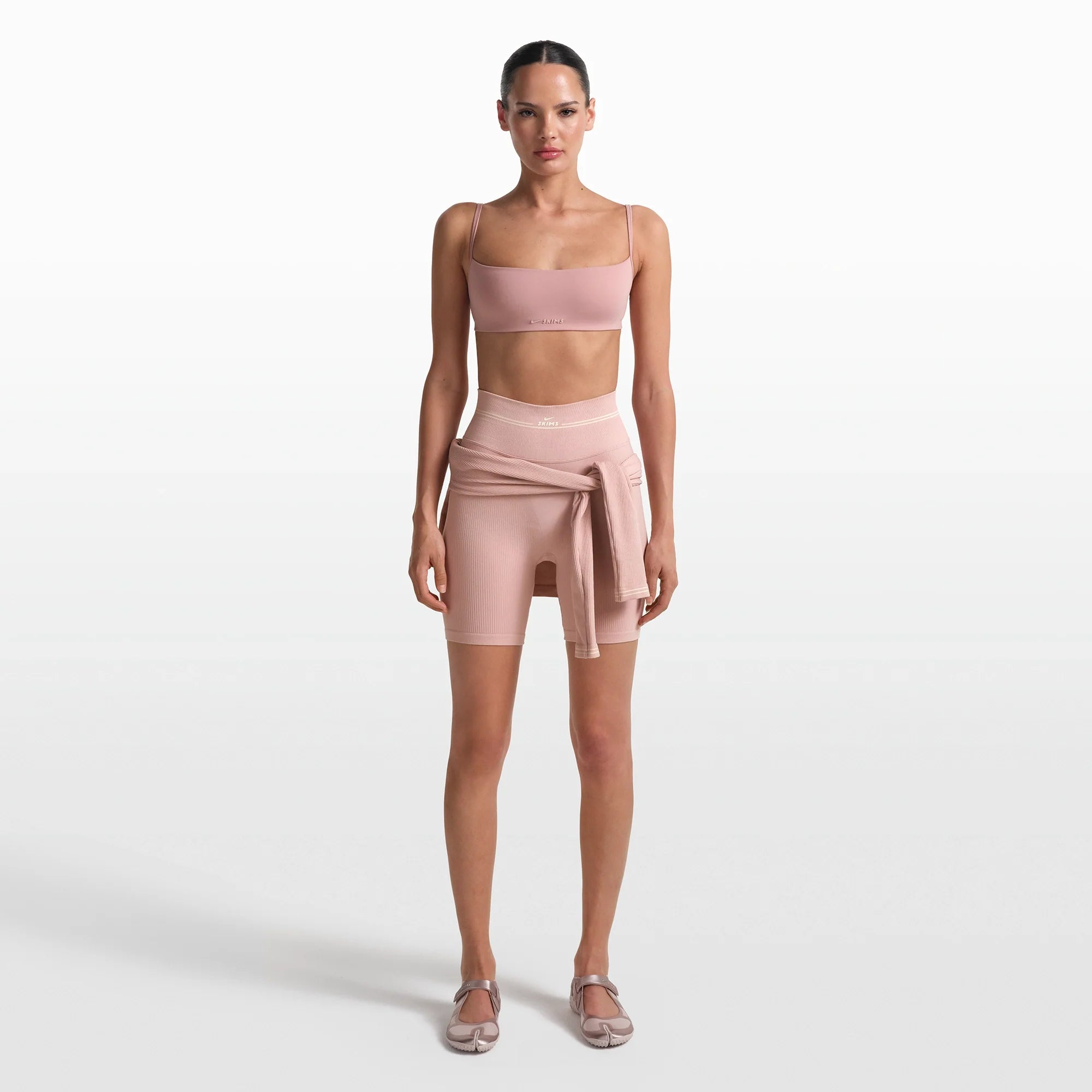 NikeSKIMS RIBBED SEAMLESS 5" BIKER SHORT | HIMALAYAN/ECRU ON A MODEL FRONT VIEW @ | FOCUS: 0.0, 1.0, 0.9