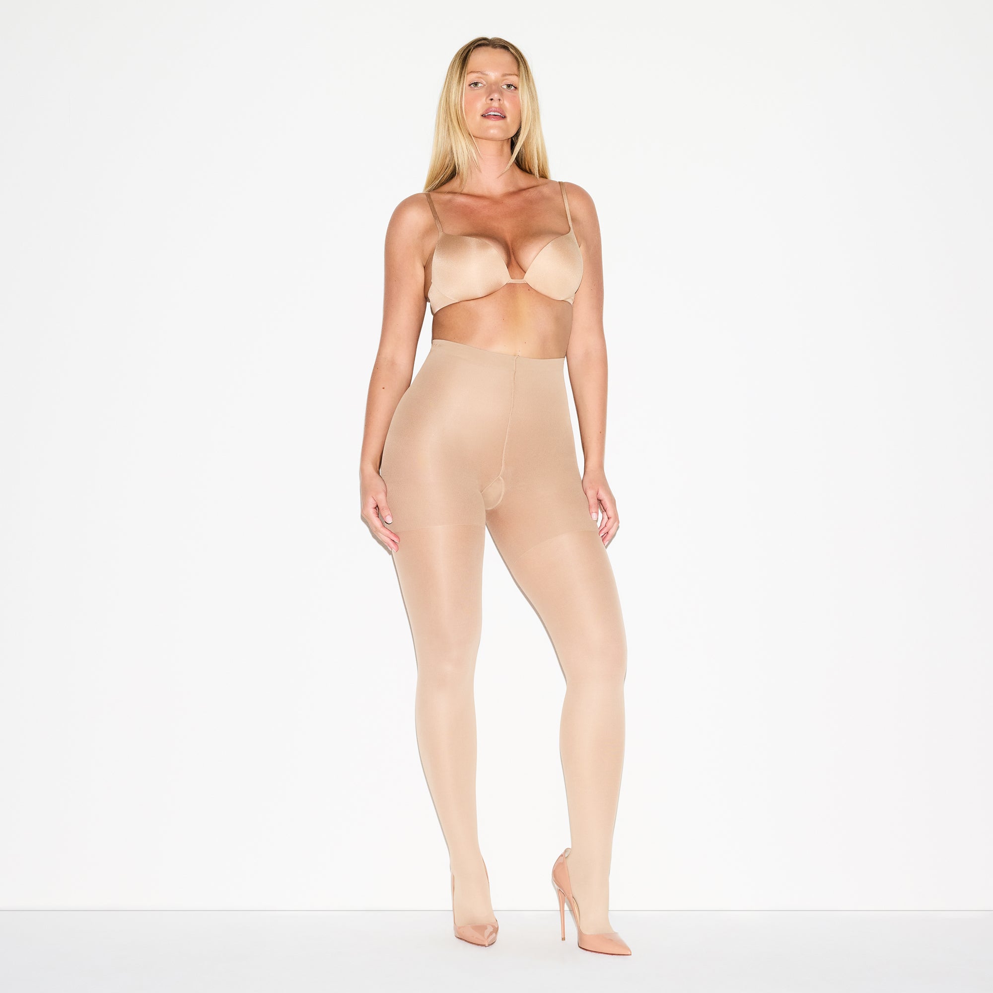 HOSIERY SHAPING TIGHTS | CLAY ON A MODEL FRONT VIEW @