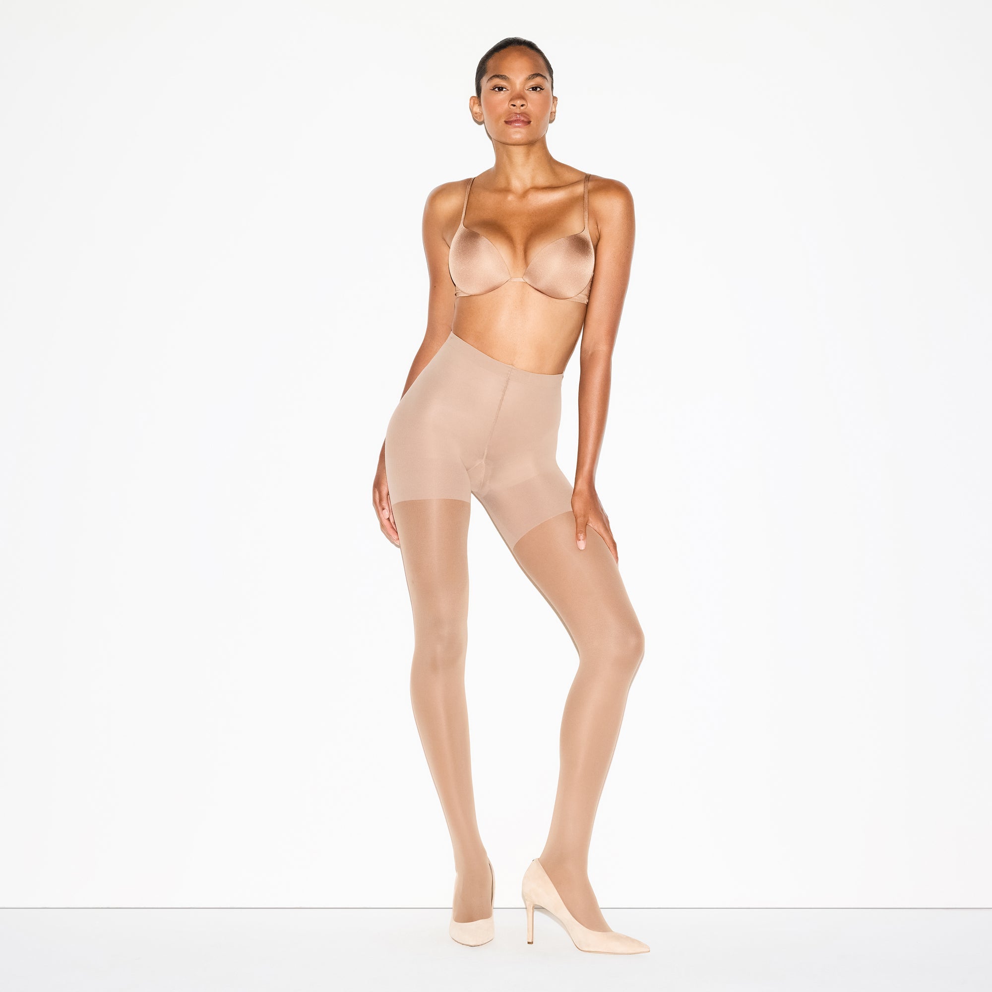 HOSIERY SHAPING TIGHTS | SIENNA ON A MODEL FRONT VIEW @