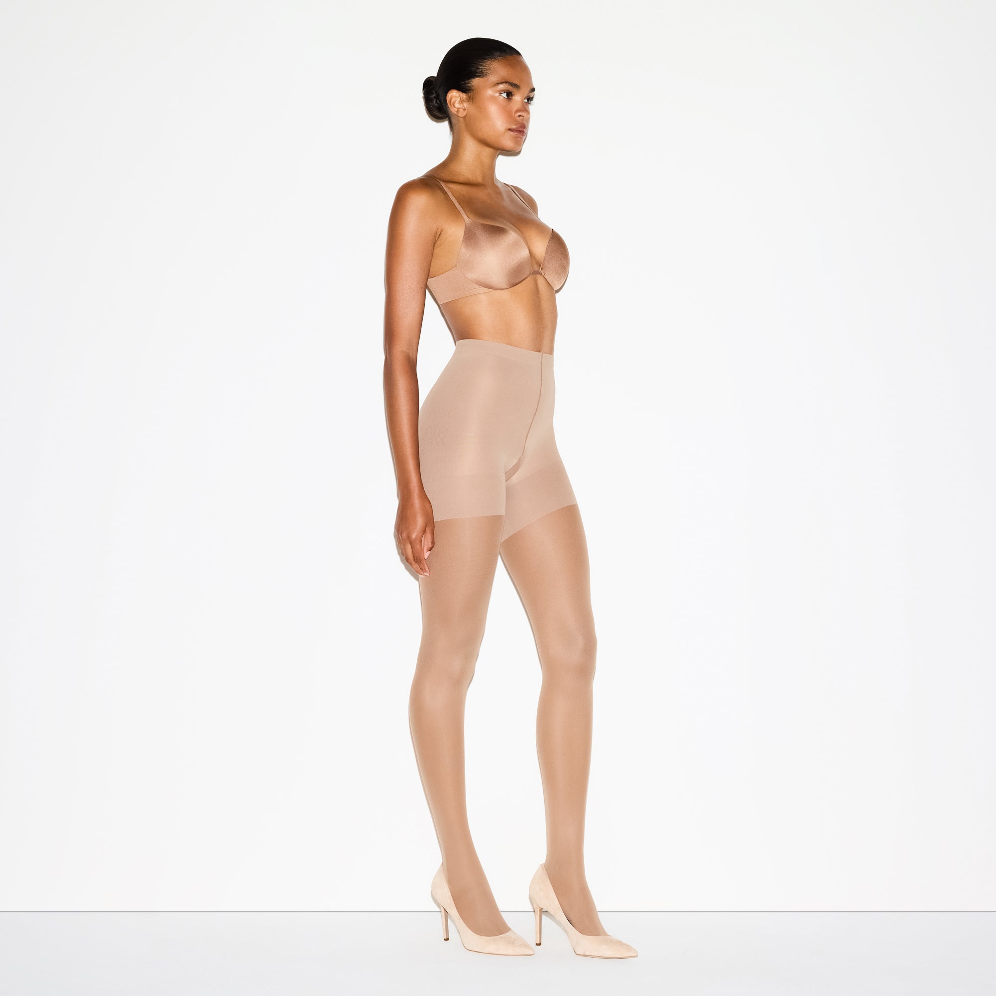HOSIERY SHAPING TIGHTS | SIENNA ON A MODEL FRONT VIEW @