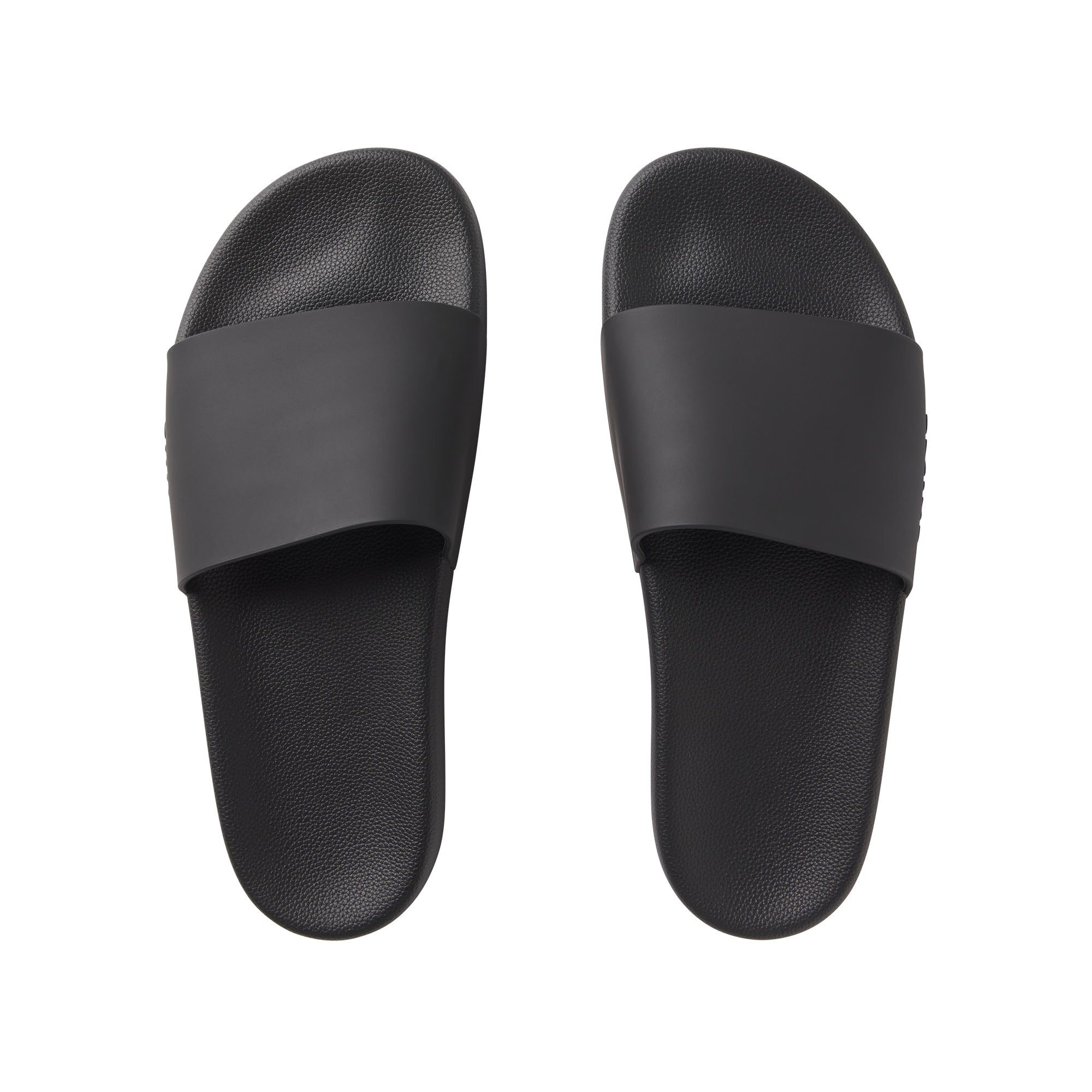 SKIMS ACCESSORIES MENS POOL SLIDE | ONYX FLAT ON A WHITE BACKGROUND | FLT