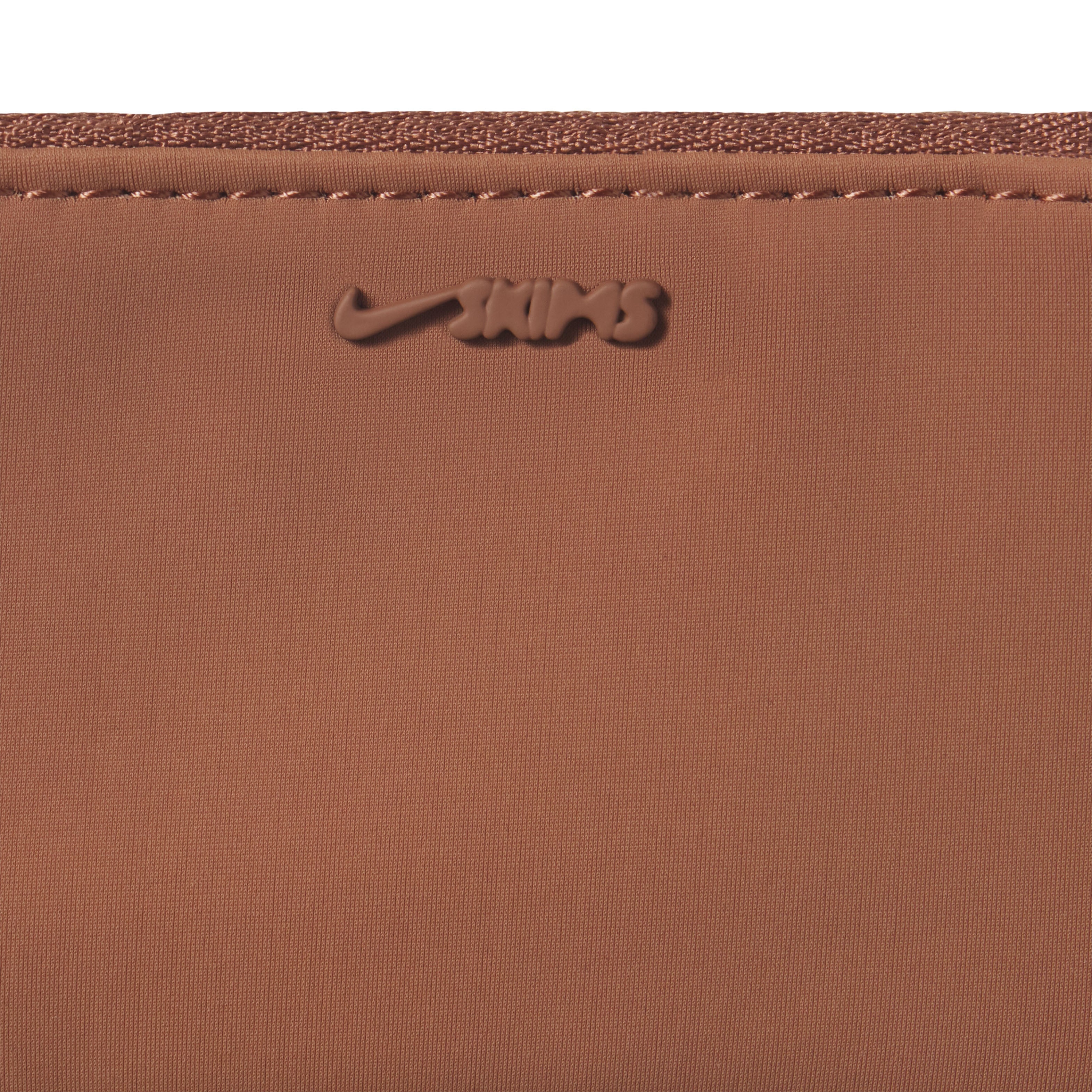 NikeSKIMS ACCESSORIES CLIPPABLE POUCH | CAROB BROWN & LAYS FLAT ON A WHITE BACKGROUND | FLT