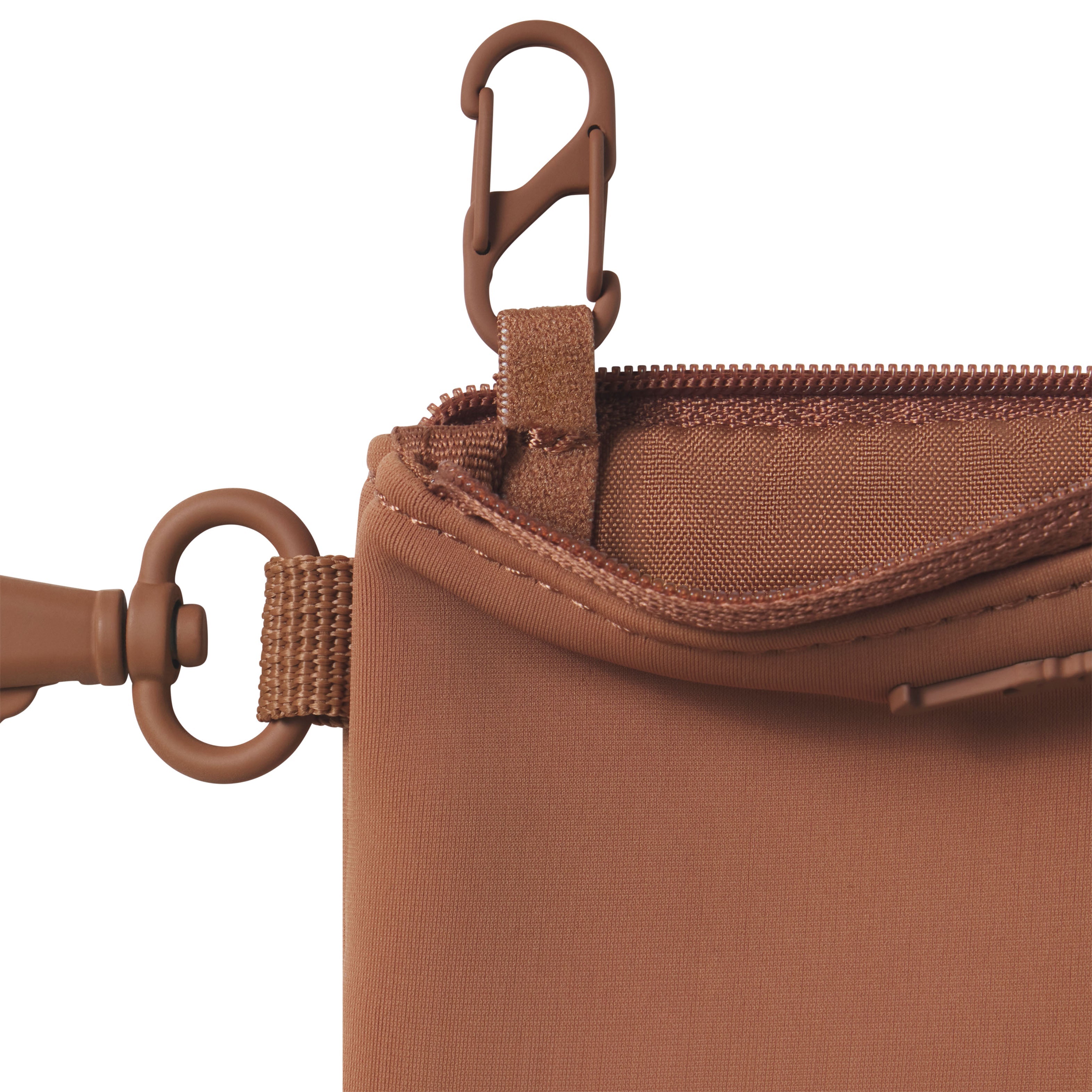 NikeSKIMS ACCESSORIES CLIPPABLE POUCH | CAROB BROWN & LAYS FLAT ON A WHITE BACKGROUND | FLT
