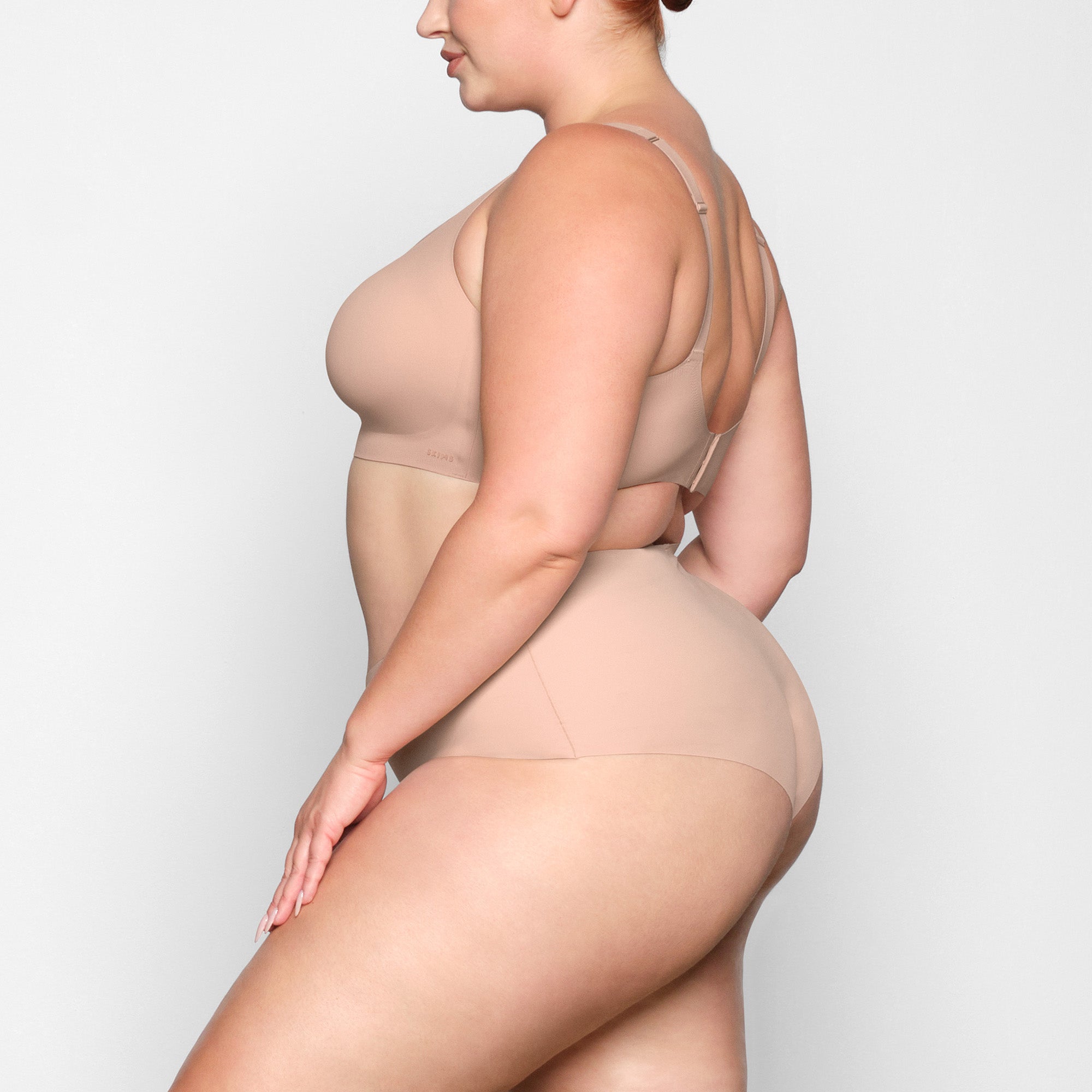 NAKED SCOOP BRA WORN BY A MODEL IN SIDE VIEW
