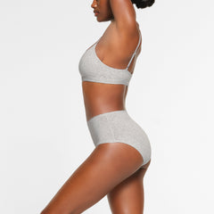COTTON JERSEY SCOOP BRALETTE WORN BY A MODEL IN SIDE VIEW