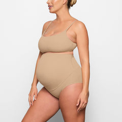 FITS EVERYBODY MATERNITY NURSING SCOOP BRALETTE WORN BY A MODEL IN SIDE VIEW