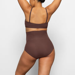 FITS EVERYBODY MATERNITY NURSING SCOOP BRALETTE WORN BY A MODEL IN BACK VIEW