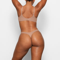 FITS EVERYBODY T-SHIRT DEMI BRA WORN BY A MODEL IN BACK VIEW @ | FOCUS: 0.0, 1.0, 0.9