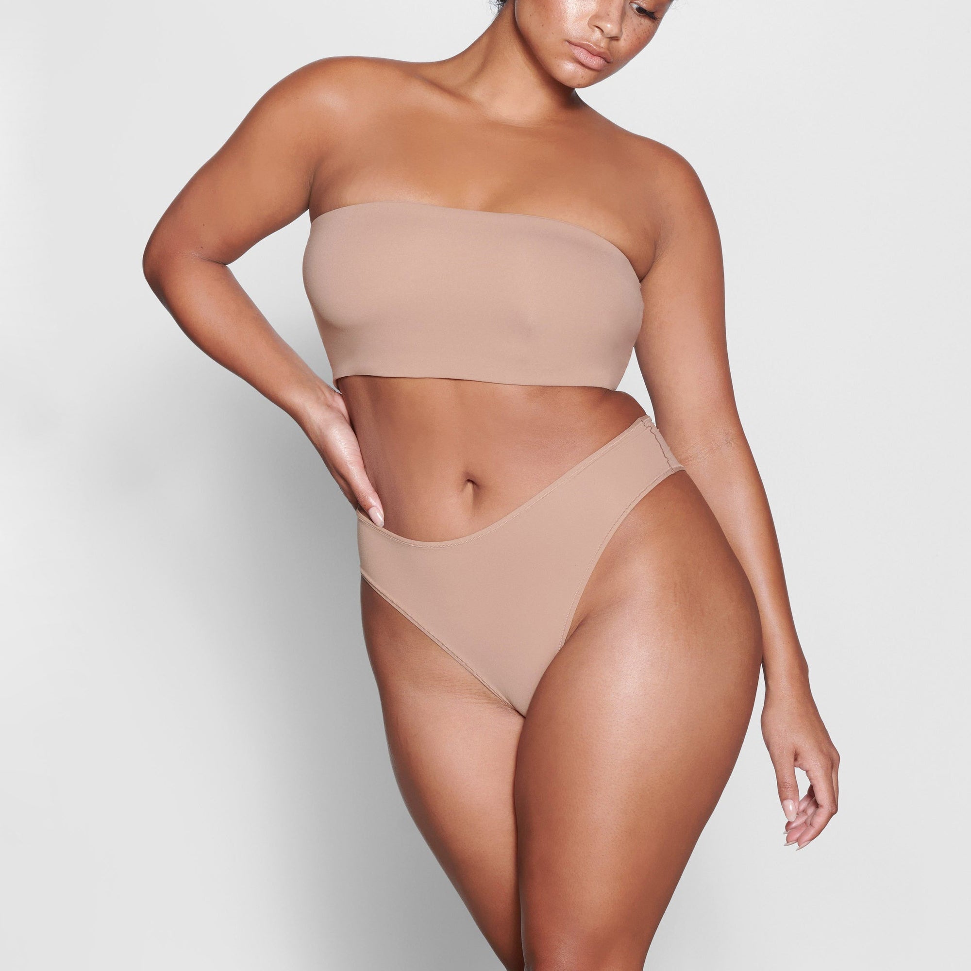 ON A MODEL FRONT VIEW FITS EVERYBODY BANDEAU BRA IN SIENNA 