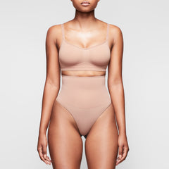 SEAMLESS SCULPT BRALETTE WORN BY A MODEL IN FRONT VIEW, XL