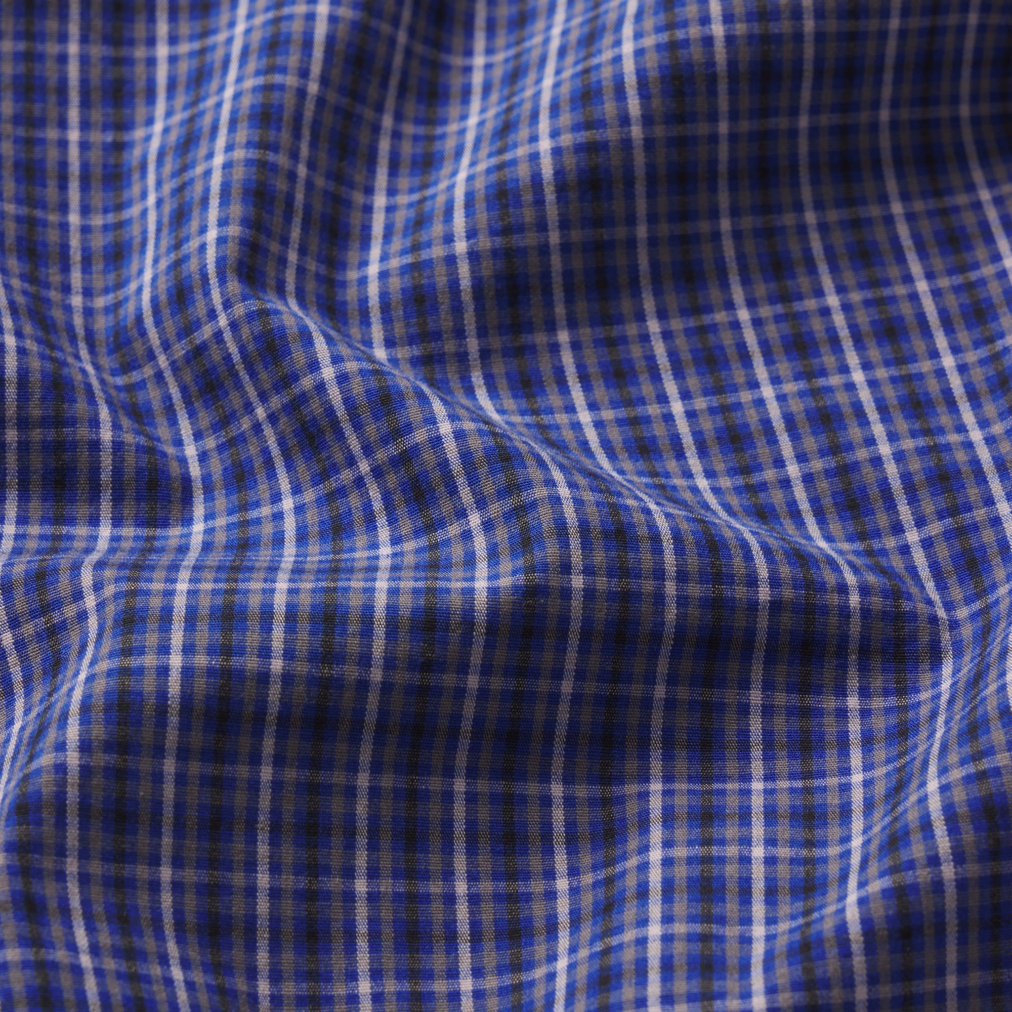 COTTON POPLIN SHRUNKEN BUTTON UP SHIRT | NAVY CHECK & LAYS FLAT ON A WHITE BACKGROUND | FLT