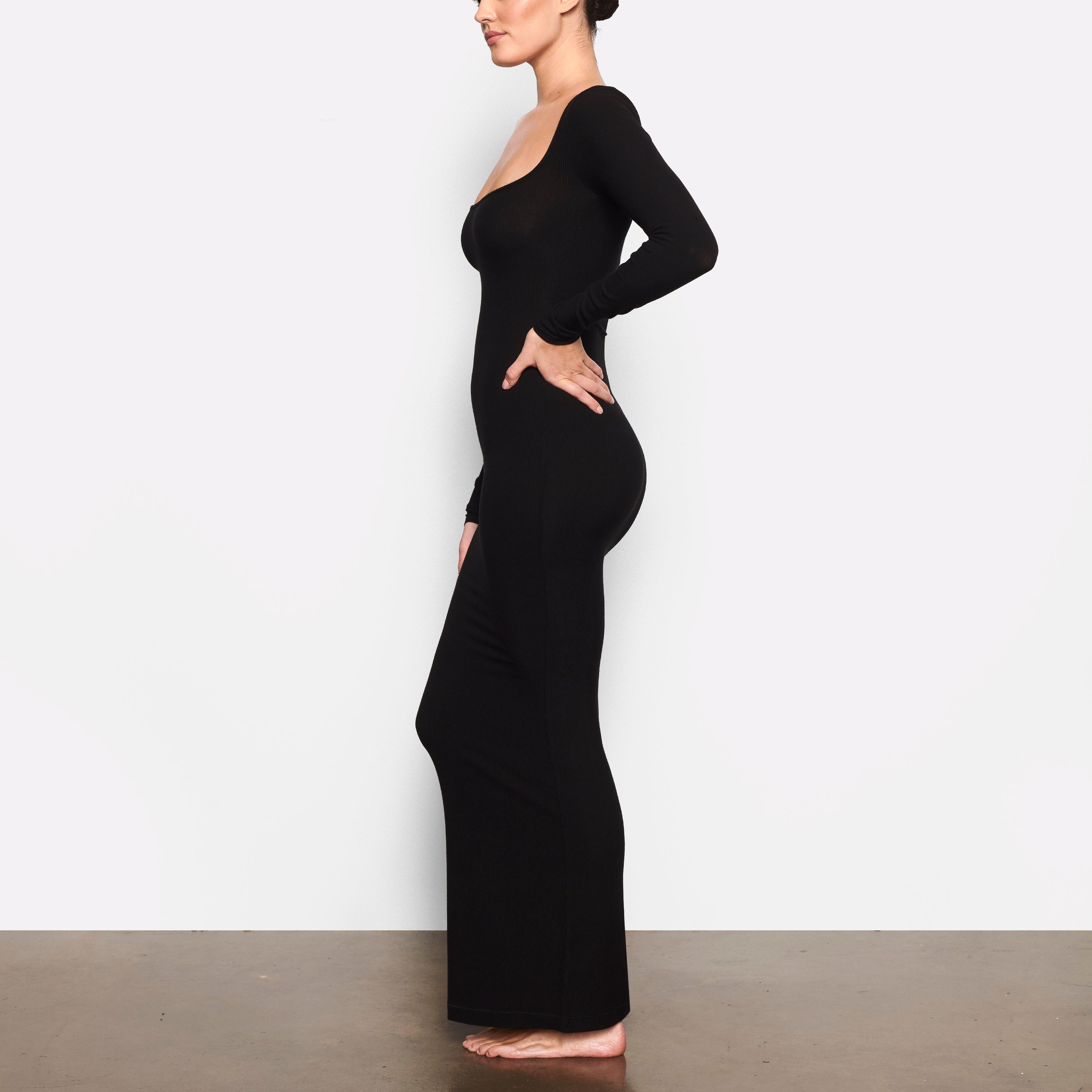 WORN BY A MODEL IN SIDE VIEW SOFT LOUNGE LONG SLEEVE DRESS IN ONYX